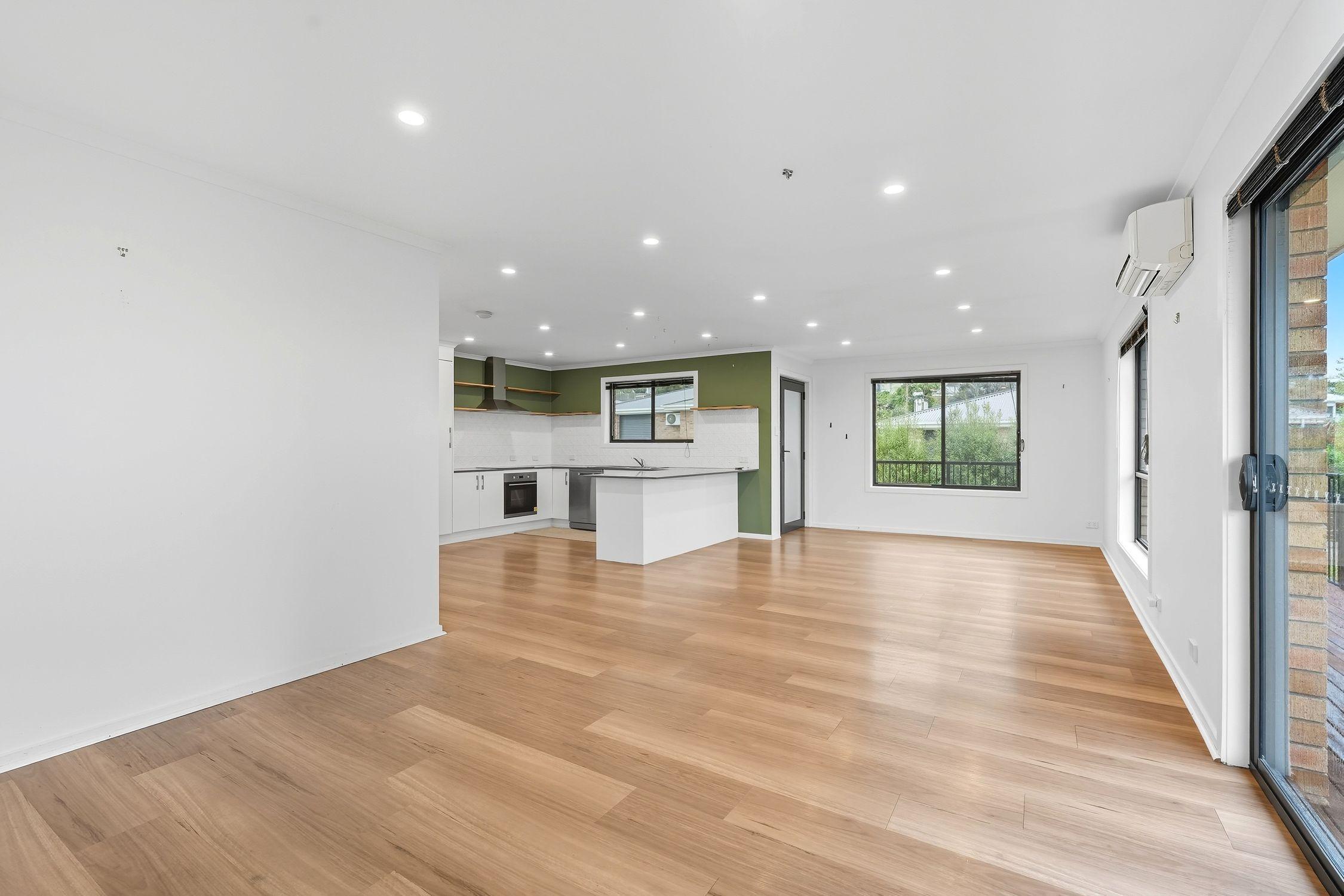 Spacious 2 Bedroom Unit with Garage & Storage