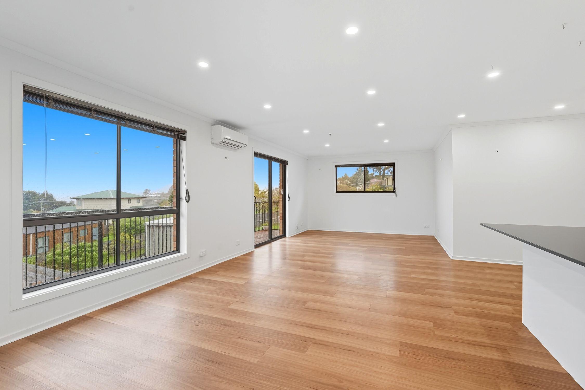Spacious 2 Bedroom Unit with Garage & Storage