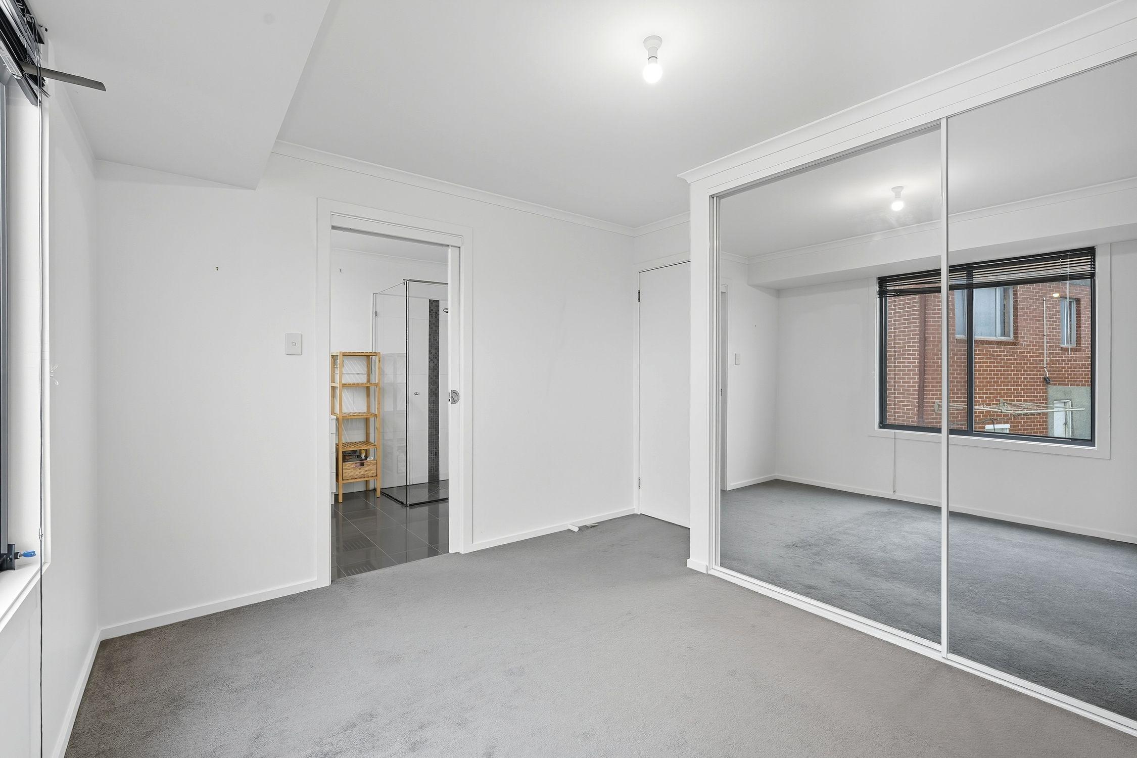 Spacious 2 Bedroom Unit with Garage & Storage