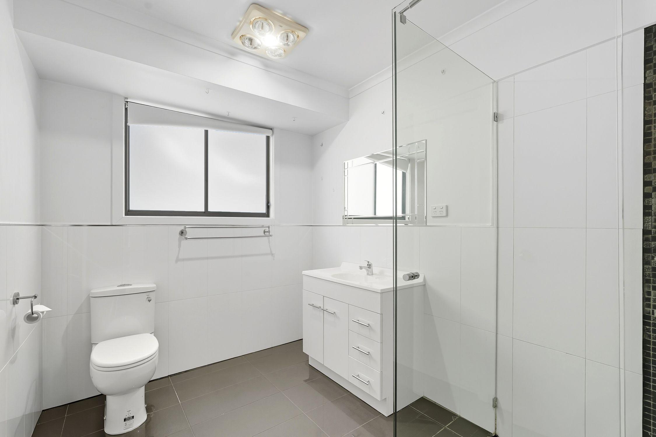 Spacious 2 Bedroom Unit with Garage & Storage