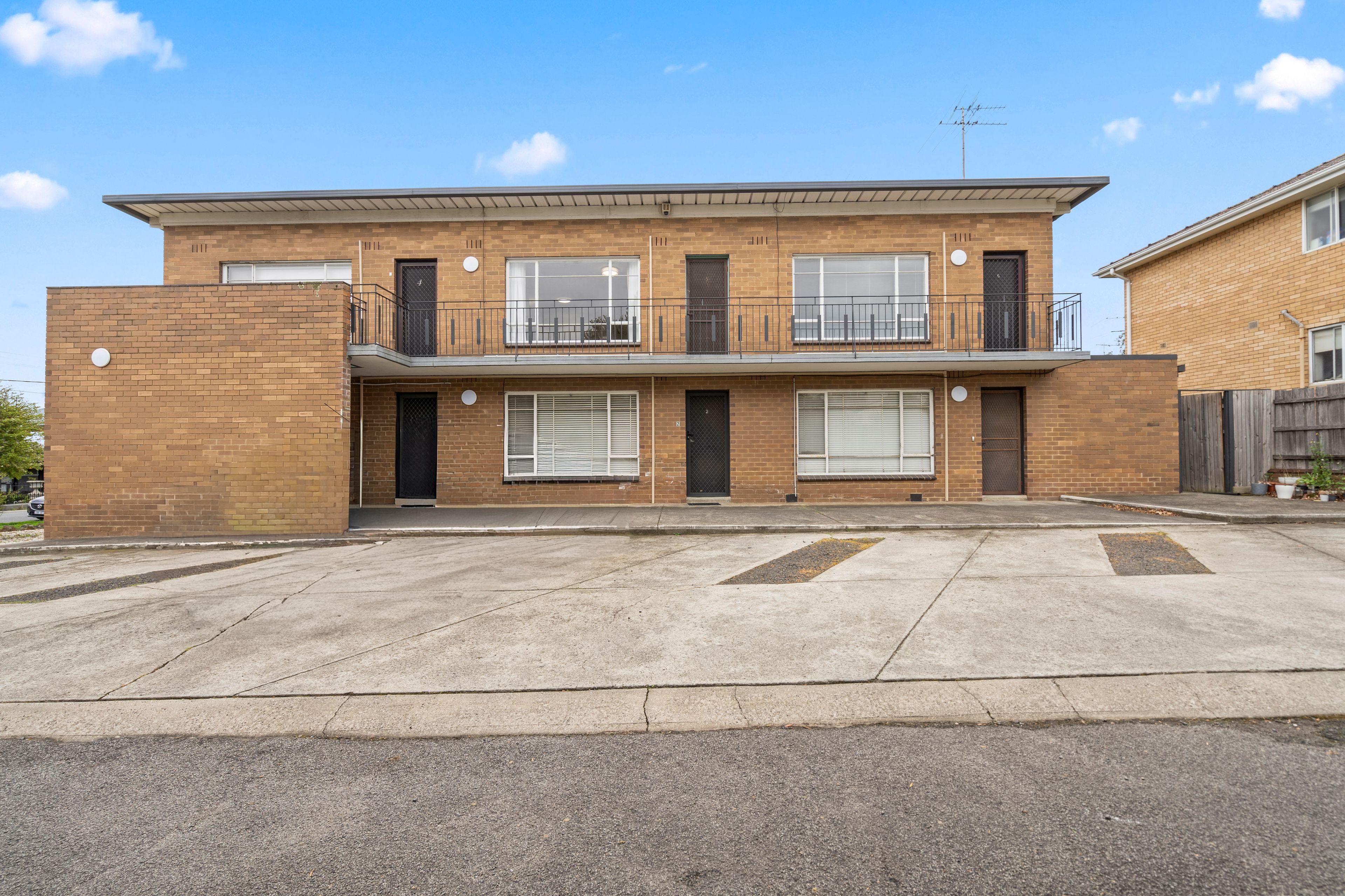 Stylish 1-Bedroom Apartment in the Heart of Essendon