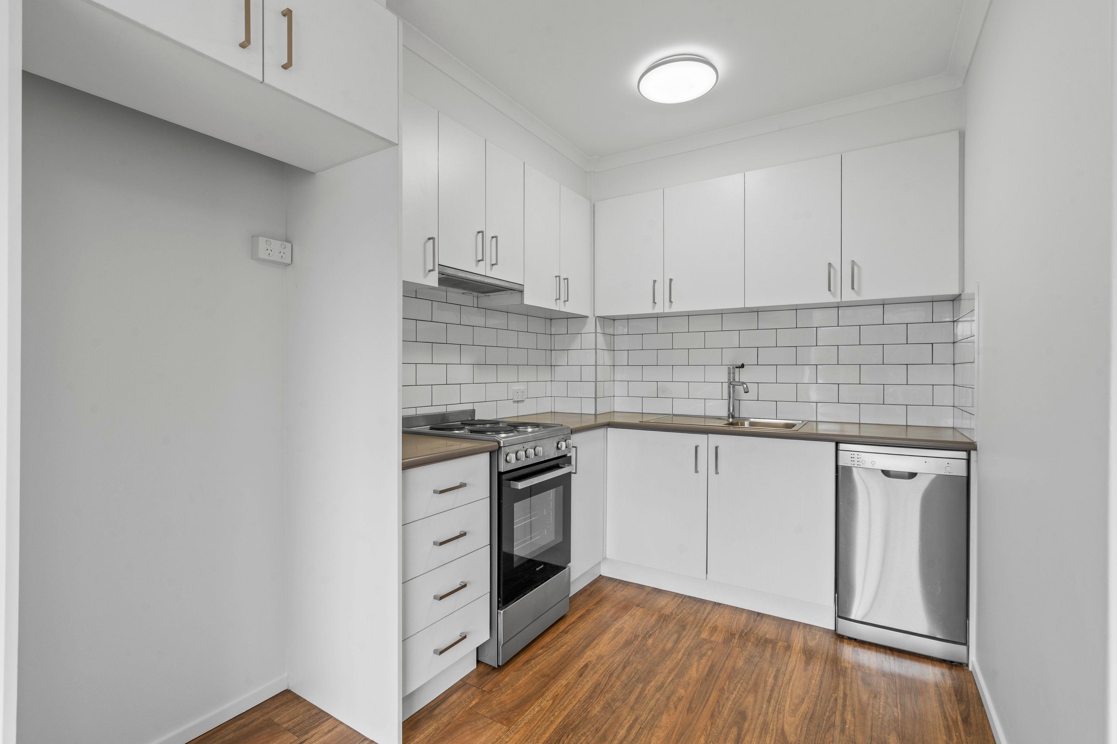 Stylish 1-Bedroom Apartment in the Heart of Essendon