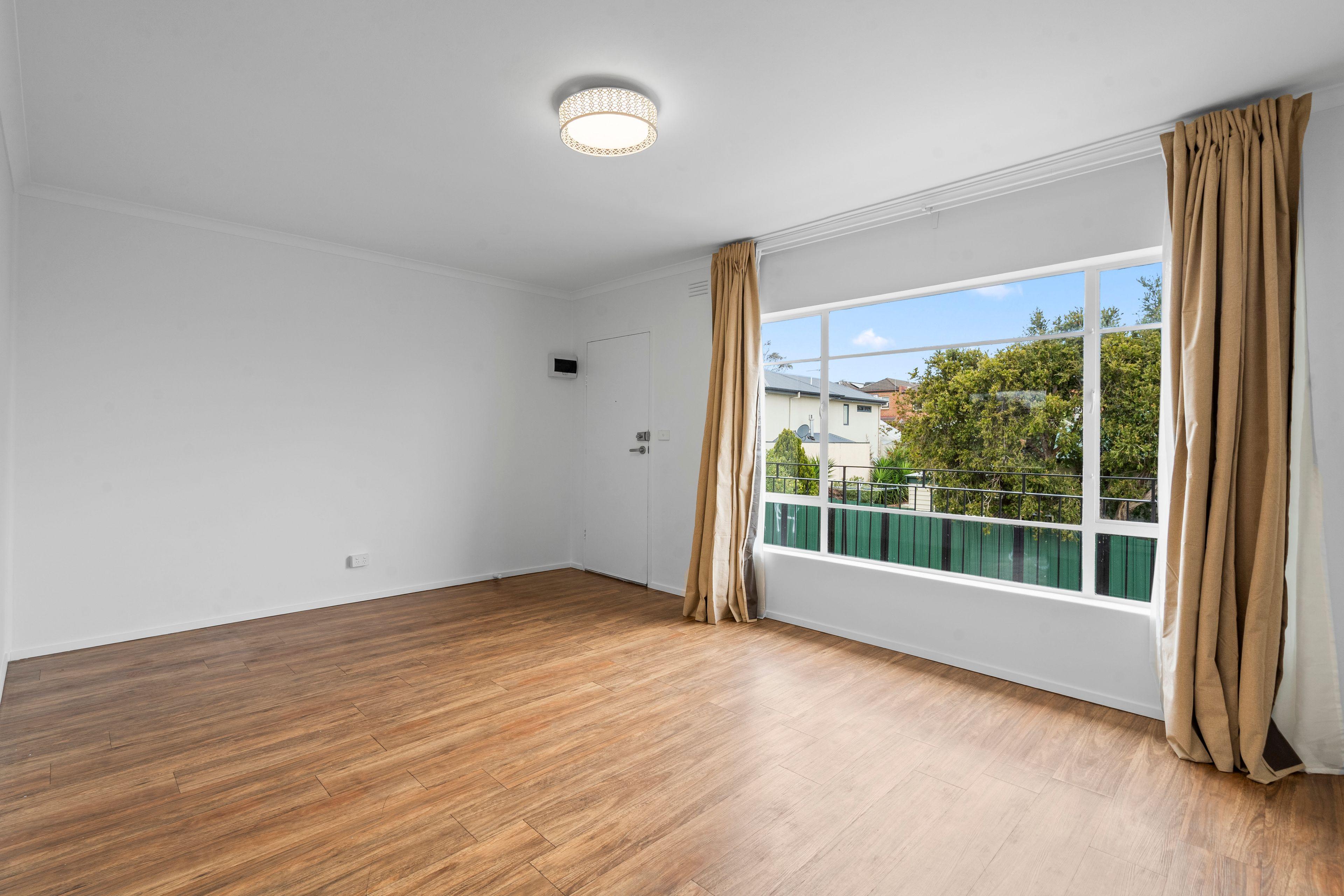 Stylish 1-Bedroom Apartment in the Heart of Essendon