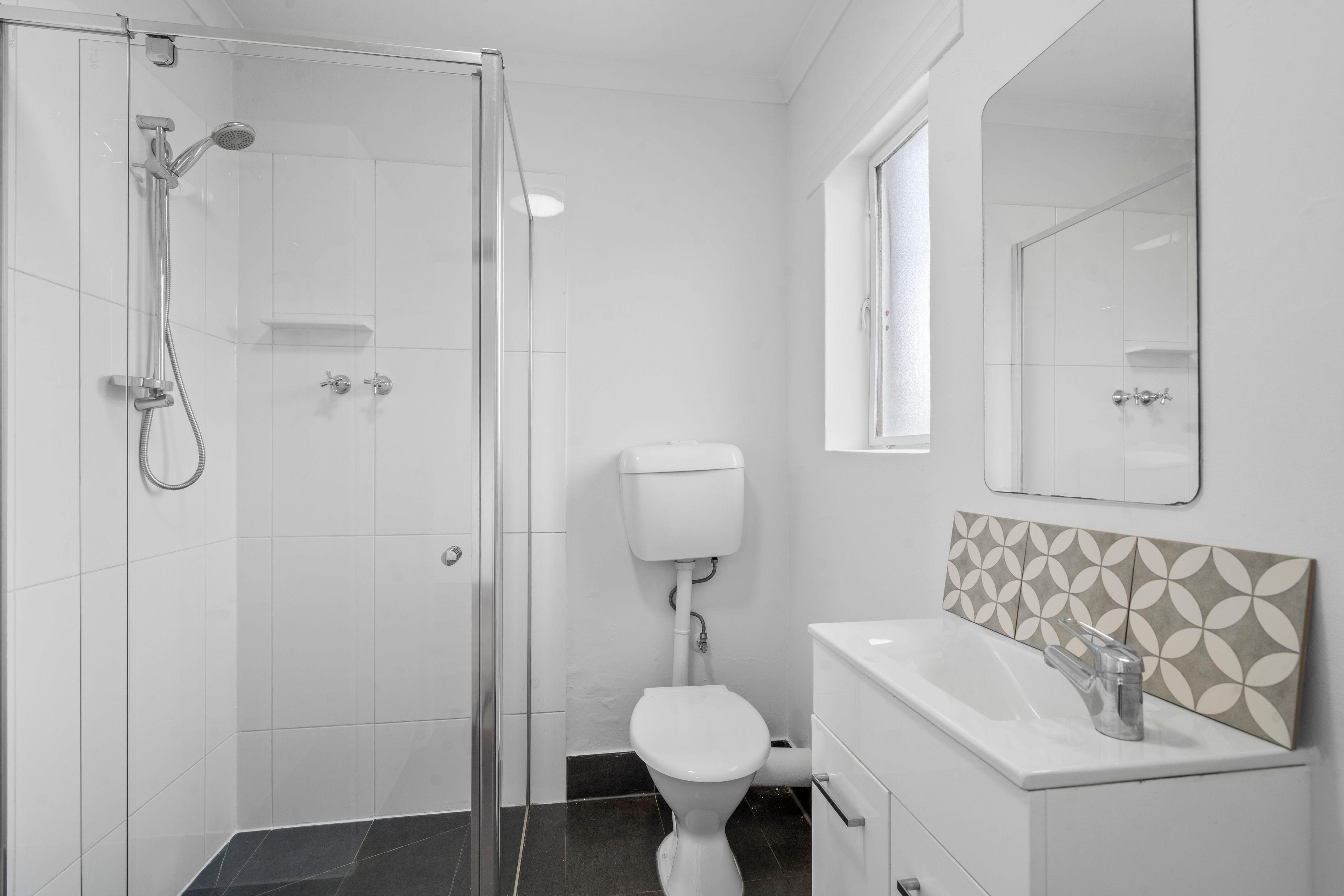 Stylish 1-Bedroom Apartment in the Heart of Essendon