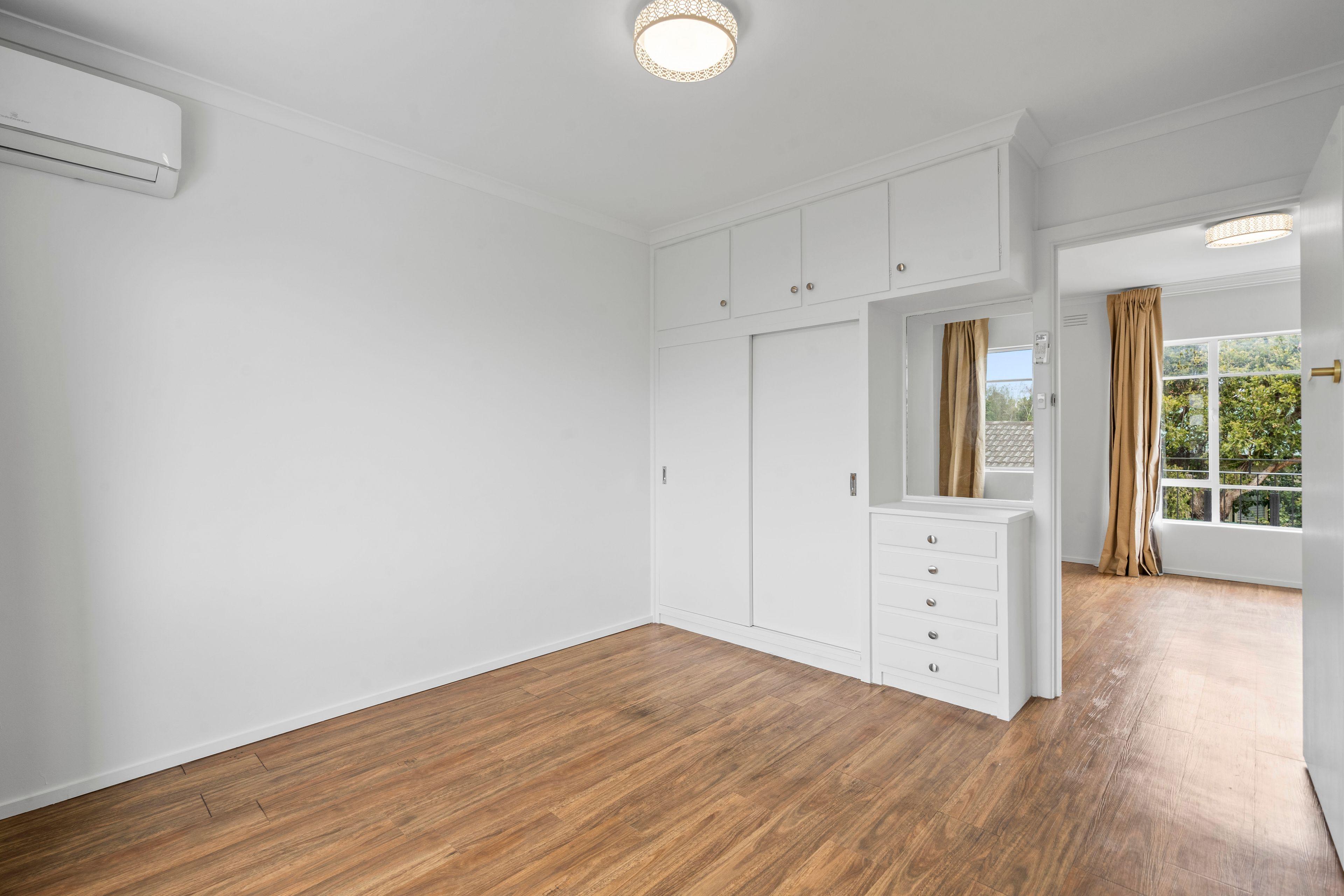 Stylish 1-Bedroom Apartment in the Heart of Essendon