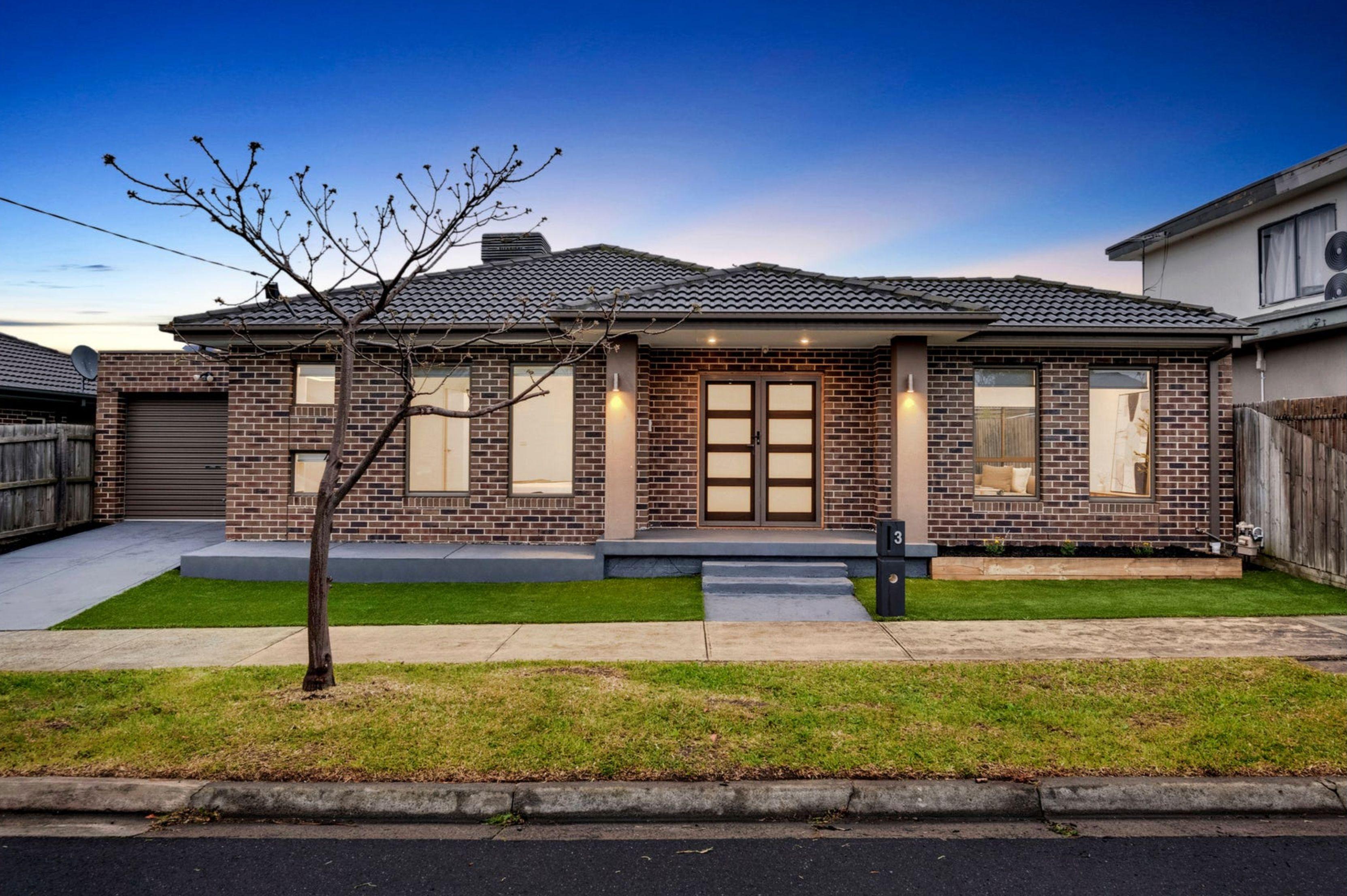 Prop-GPT: House: VIC Craigieburn, VIC 3064 Home For Rent