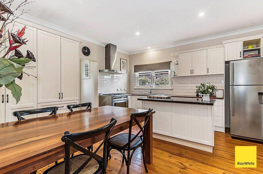 Spacious Family Living with Poolside Perfection - 4-Bedroom Home in North Bendigo