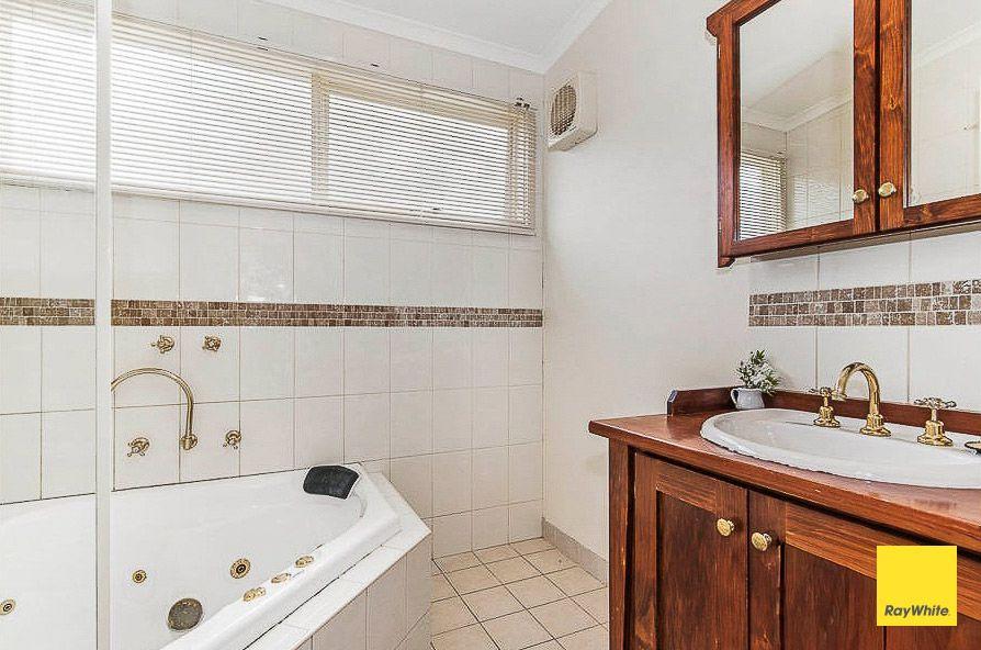 Spacious Family Living with Poolside Perfection - 4-Bedroom Home in North Bendigo