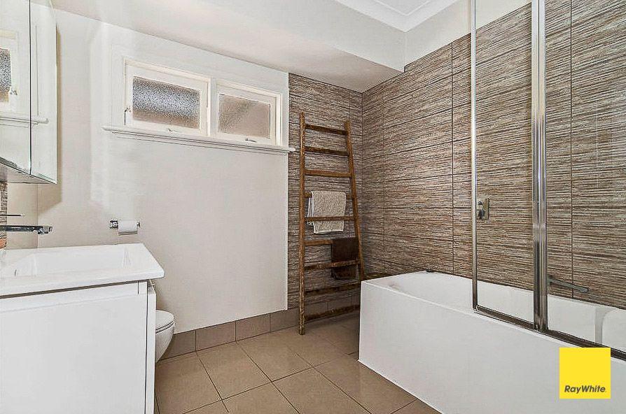 Spacious Family Living with Poolside Perfection - 4-Bedroom Home in North Bendigo