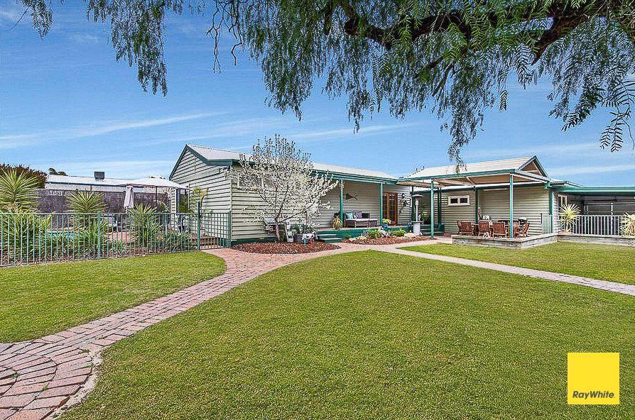 Spacious Family Living with Poolside Perfection - 4-Bedroom Home in North Bendigo