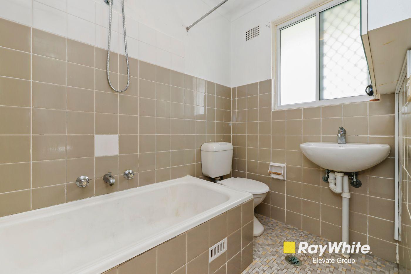 Bright 1-Bedroom Unit with Private Balcony