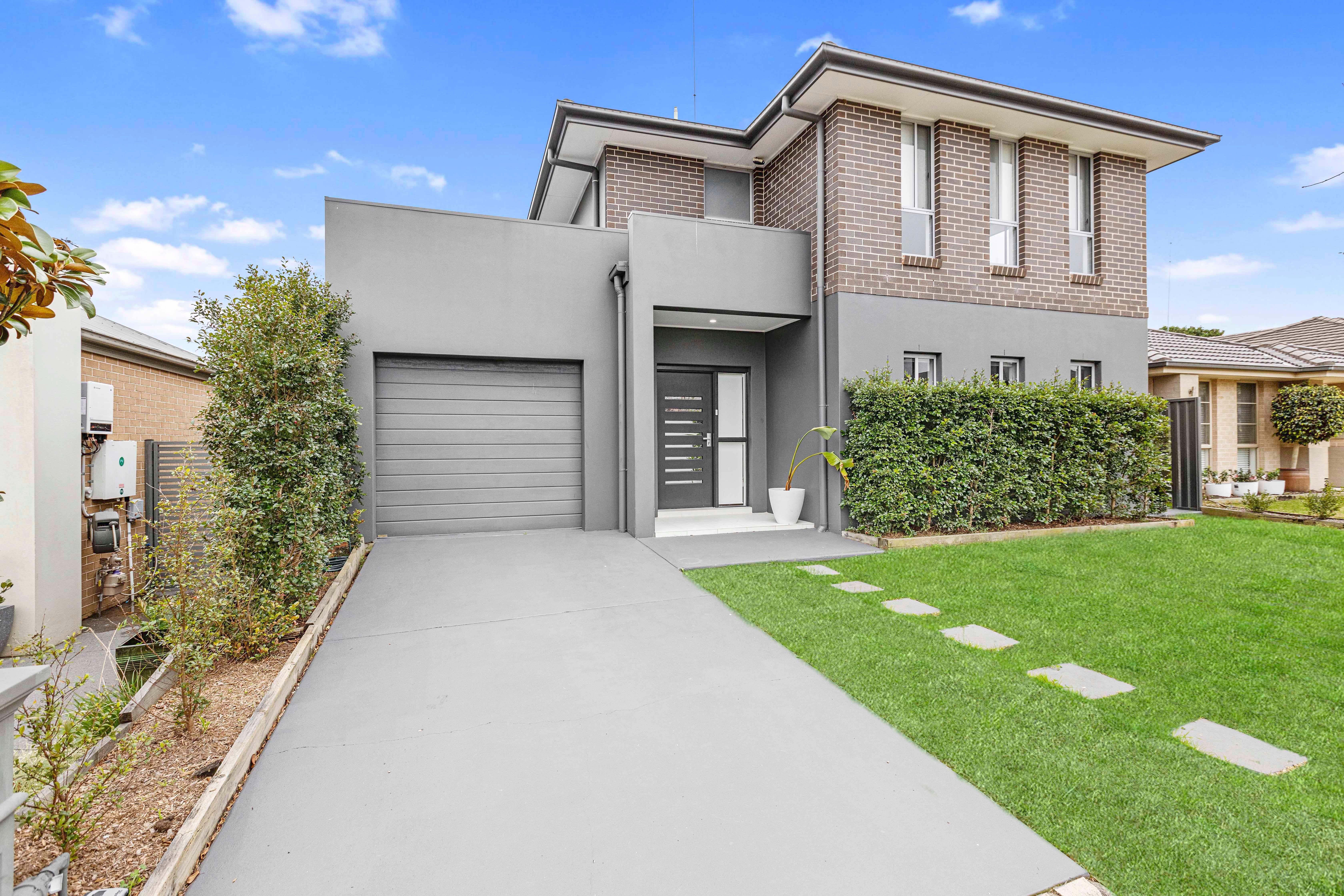 Prop-GPT: House: NSW Glenmore Park, NSW 2745 Home For Rent