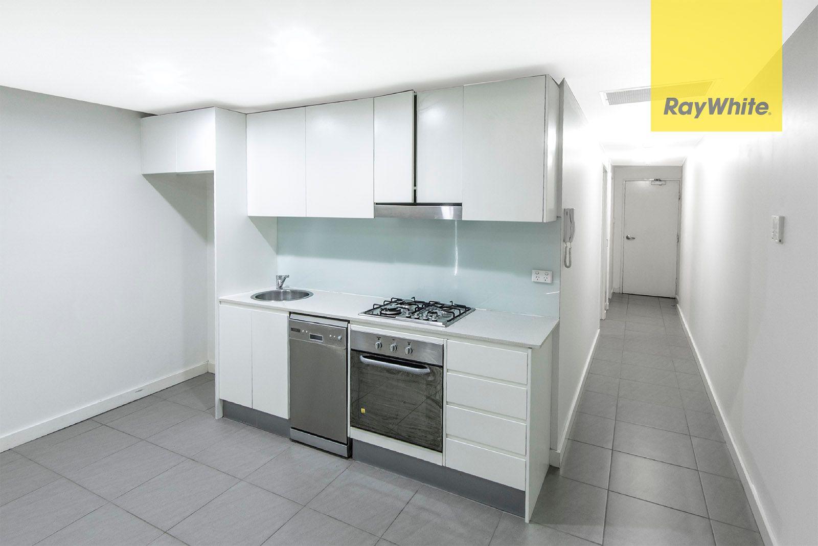 SUN-FILLED MODERN ONE BEDROOM APARTMENT IN HEART OF CBD