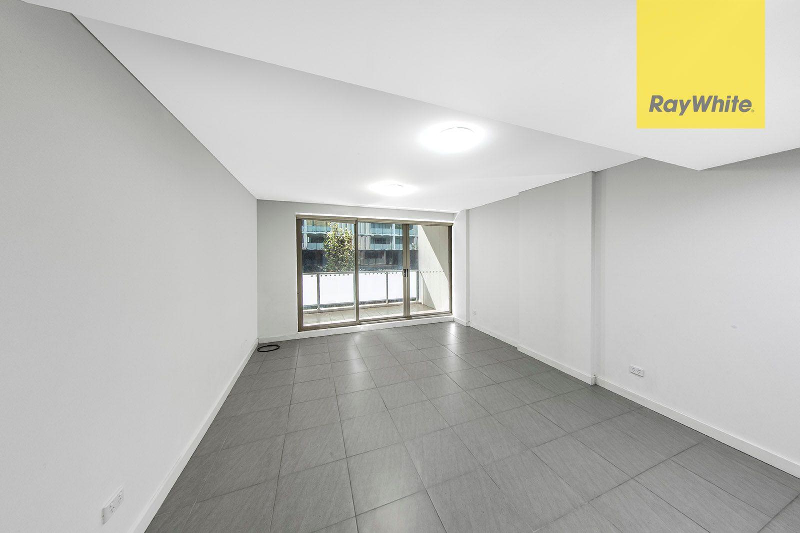 SUN-FILLED MODERN ONE BEDROOM APARTMENT IN HEART OF CBD