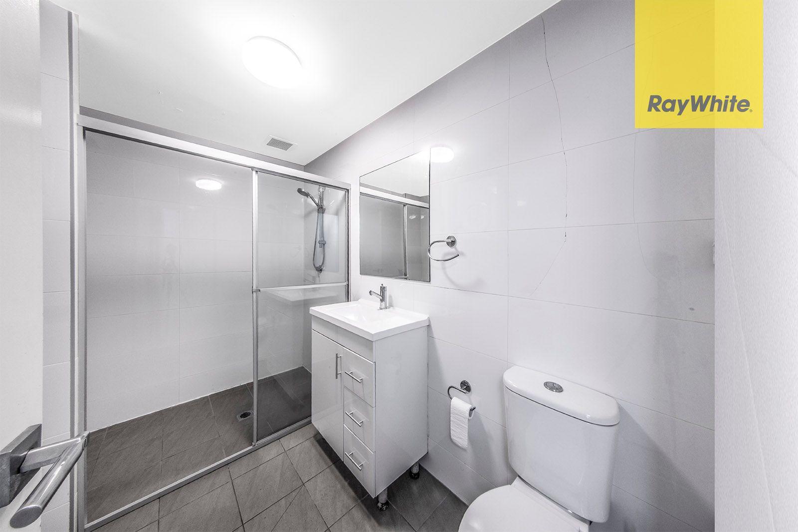 SUN-FILLED MODERN ONE BEDROOM APARTMENT IN HEART OF CBD