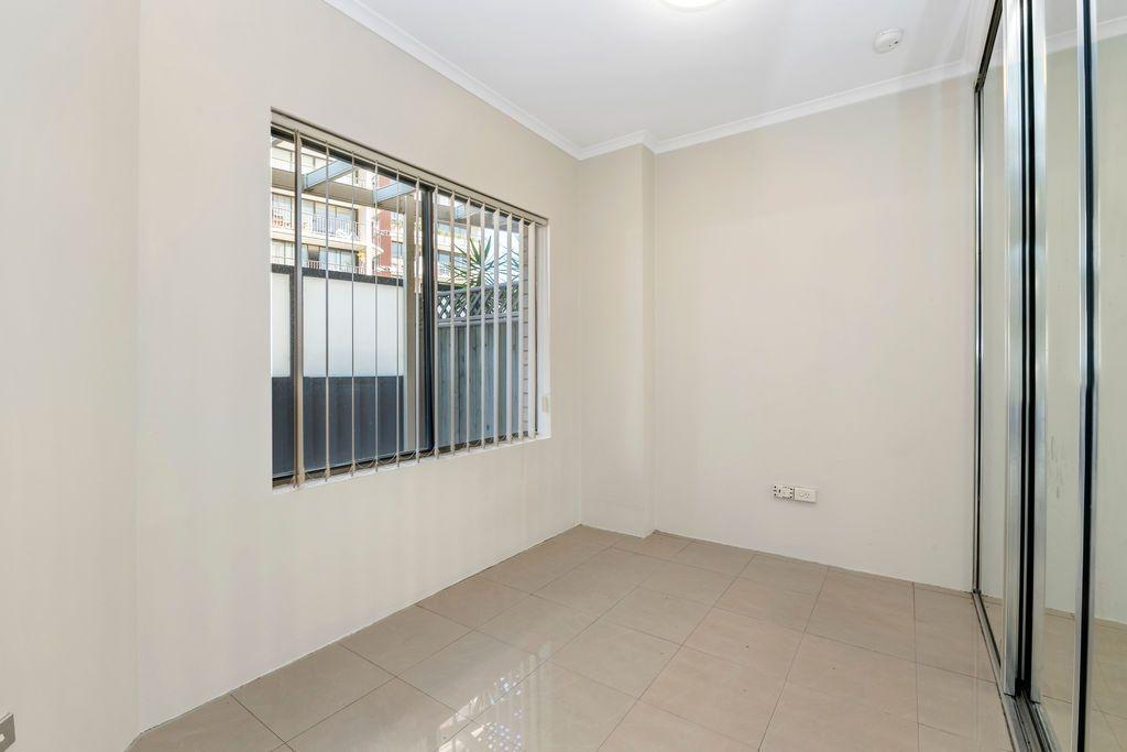 Unfurnished One Bedroom Apartment with Huge Balcony