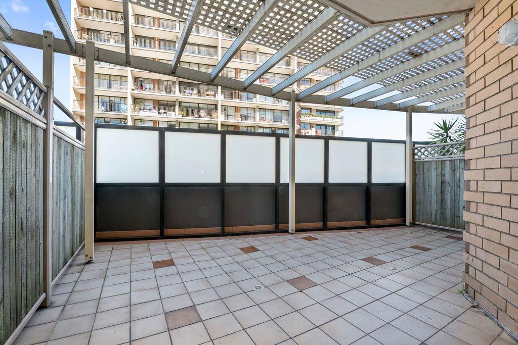 Unfurnished One Bedroom Apartment with Huge Balcony