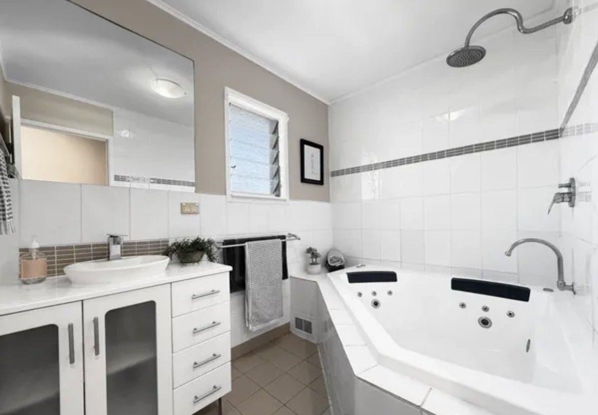 Your Ideal Family Retreat with Pool & Solar!