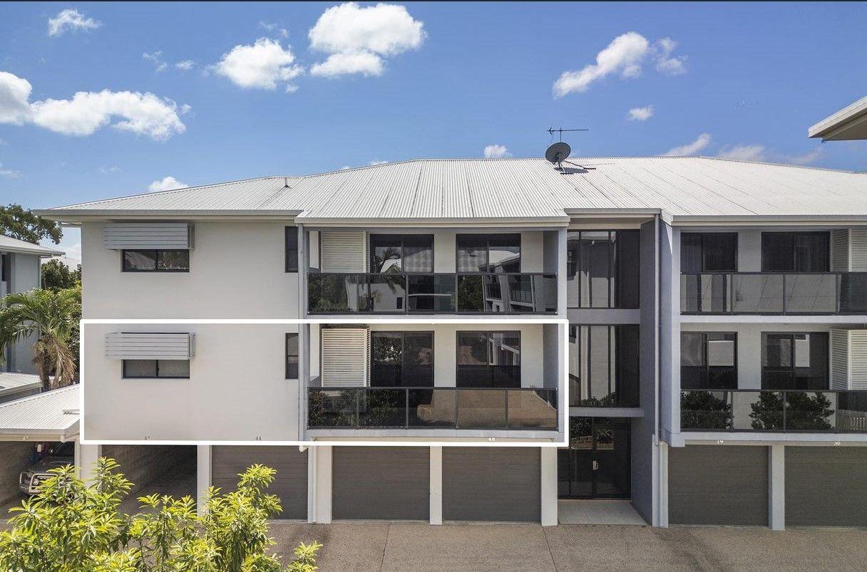 Low-Maintenance, Light-Filled Apartment in Prime Location Near JCU