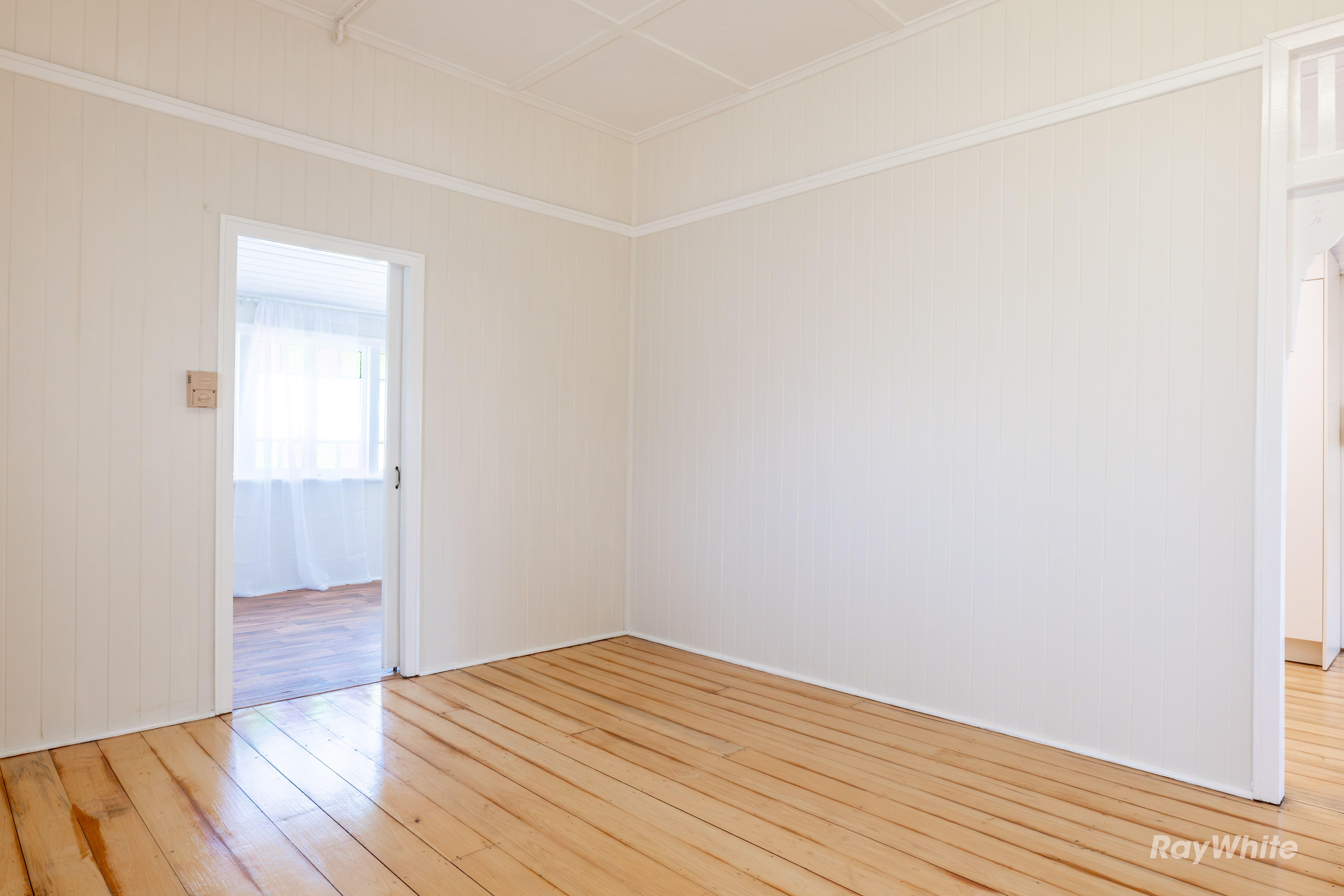 Beautifully Renovated 2-Bedroom Country Cottage with Big Yard & Deck