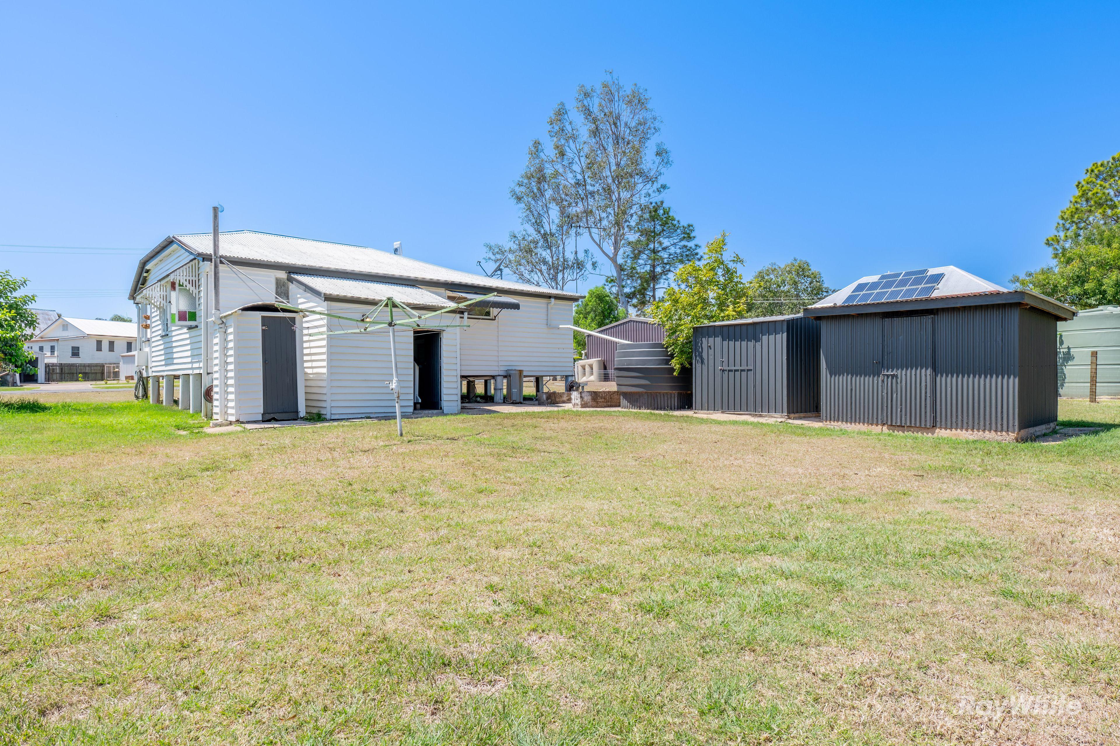Beautifully Renovated 2-Bedroom Country Cottage with Big Yard & Deck
