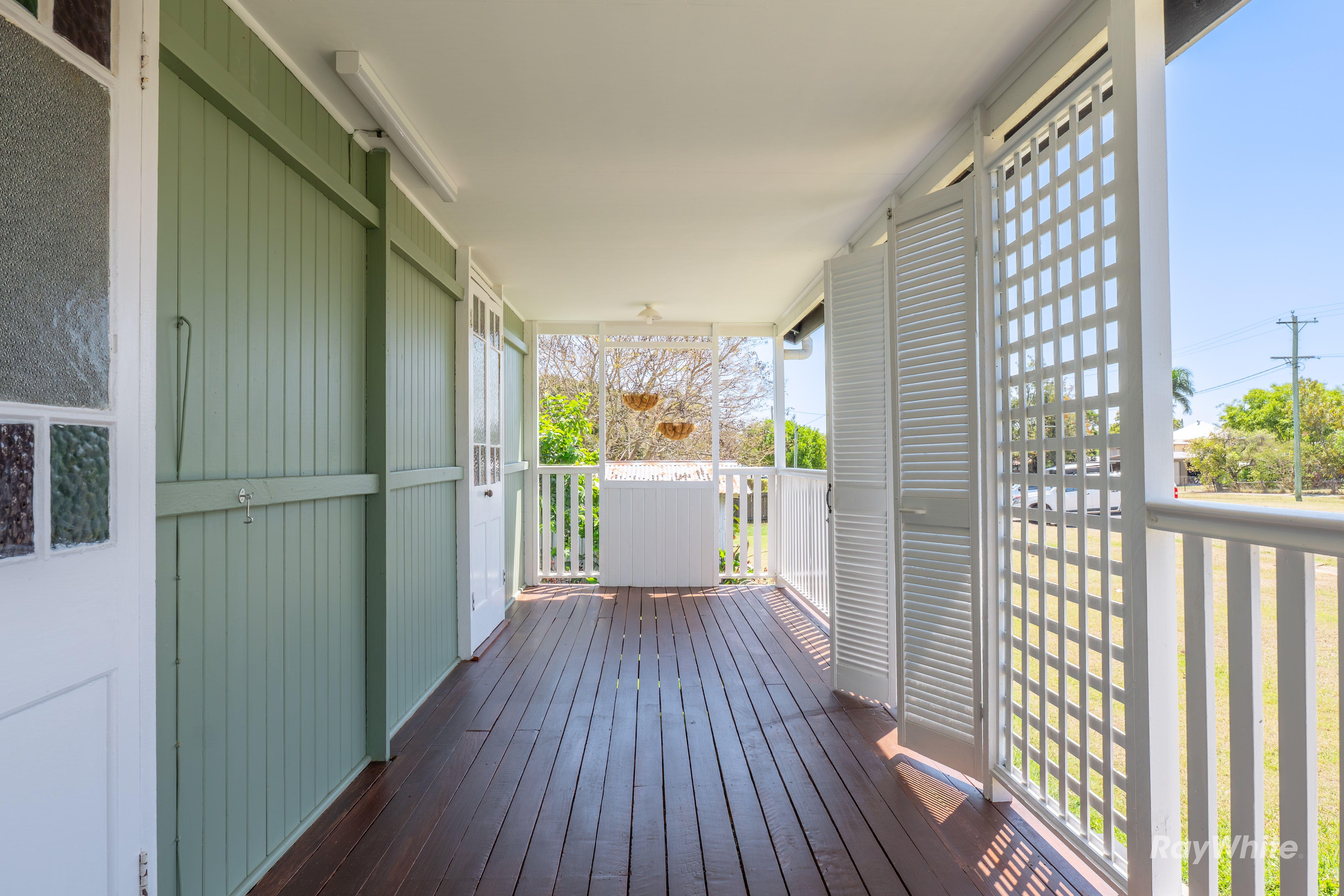 Beautifully Renovated 2-Bedroom Country Cottage with Big Yard & Deck
