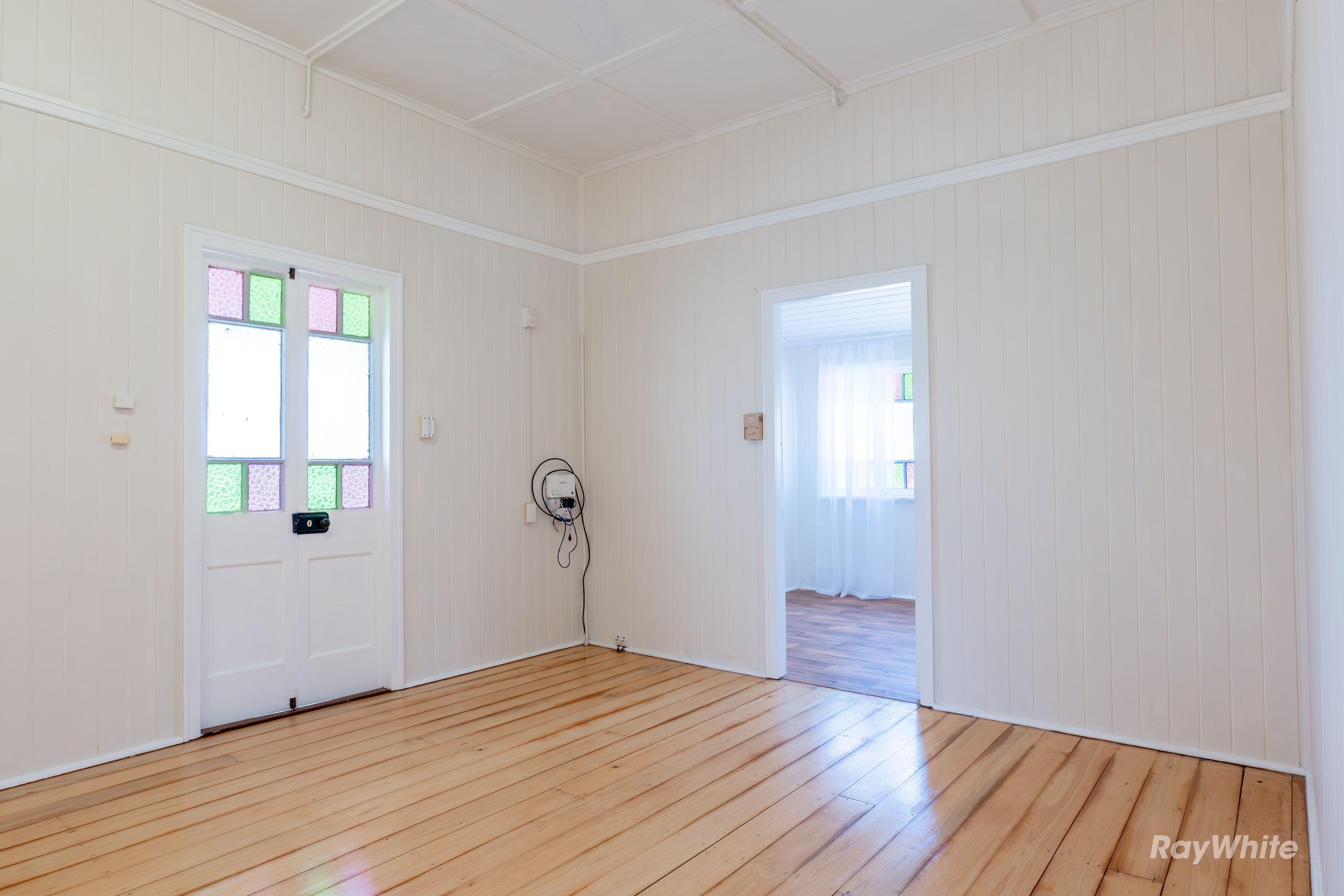 Beautifully Renovated 2-Bedroom Country Cottage with Big Yard & Deck