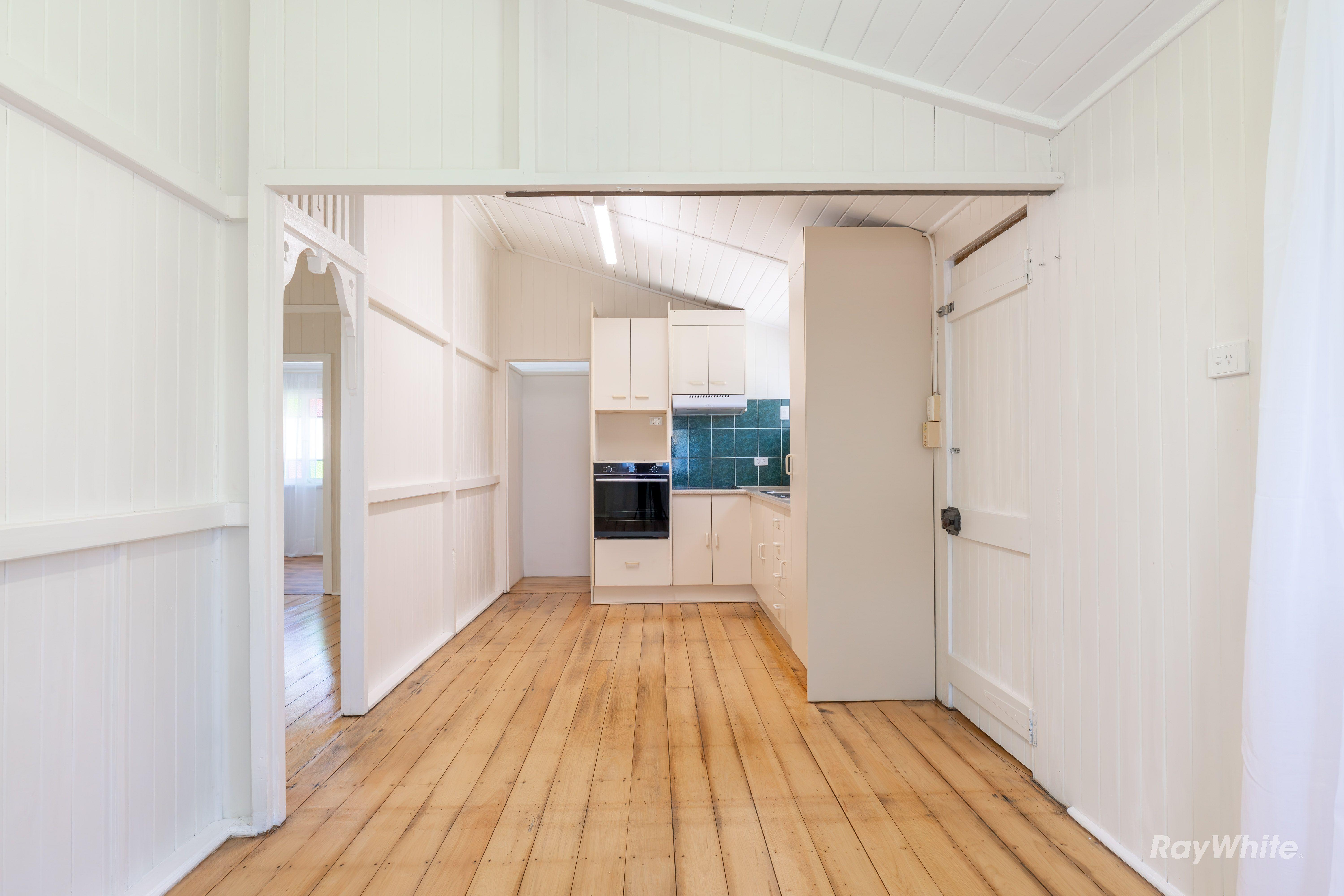 Beautifully Renovated 2-Bedroom Country Cottage with Big Yard & Deck