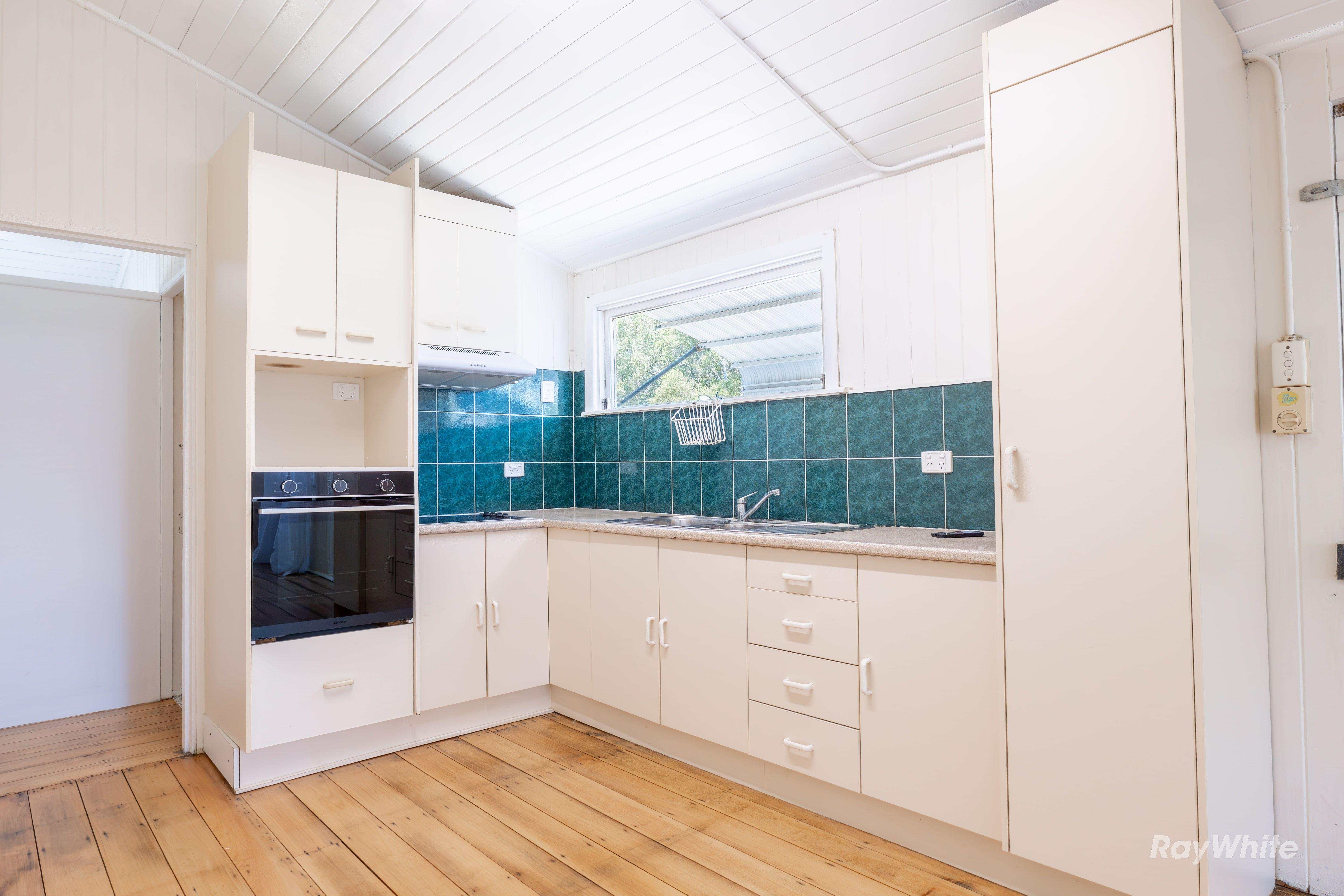 Beautifully Renovated 2-Bedroom Country Cottage with Big Yard & Deck