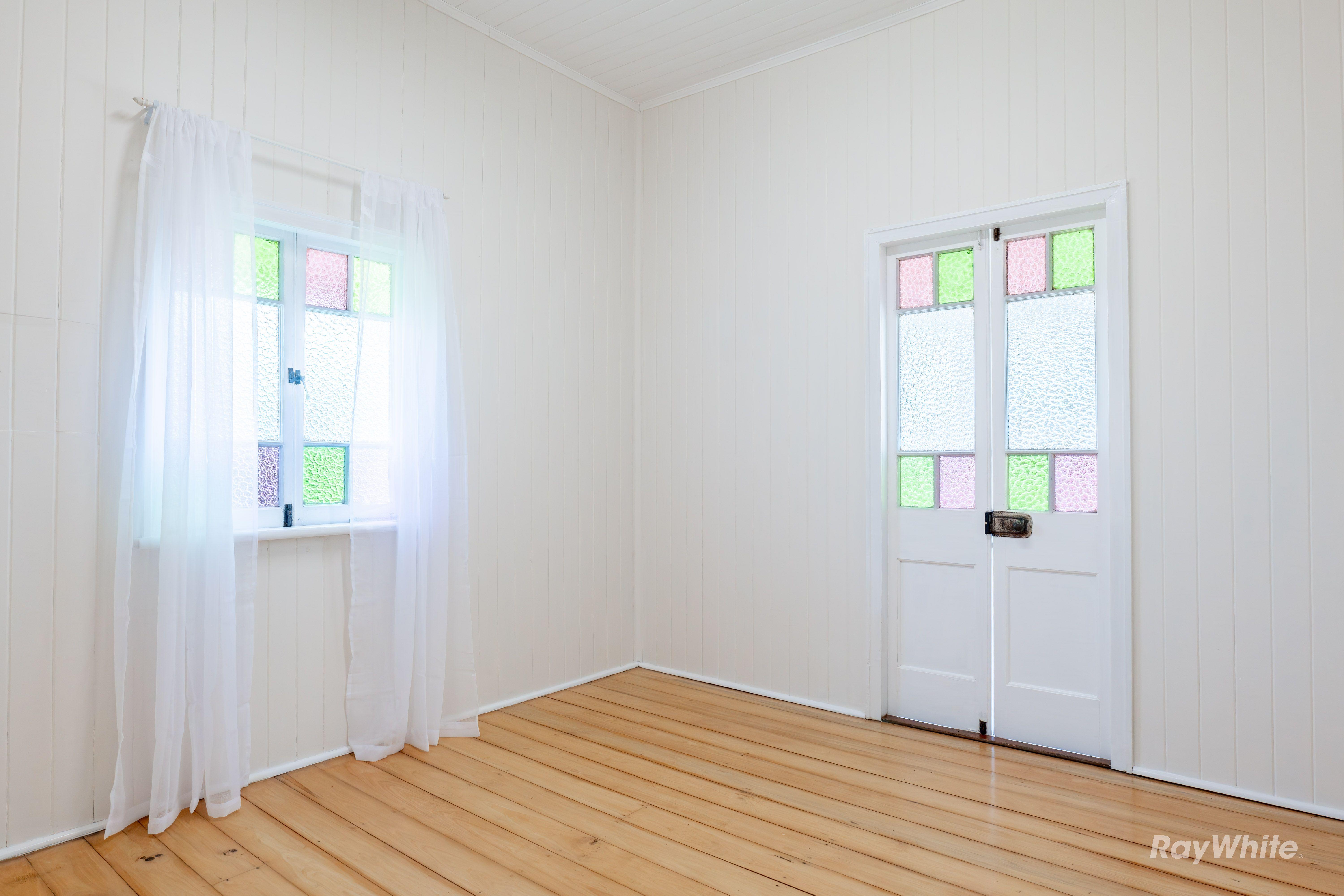 Beautifully Renovated 2-Bedroom Country Cottage with Big Yard & Deck