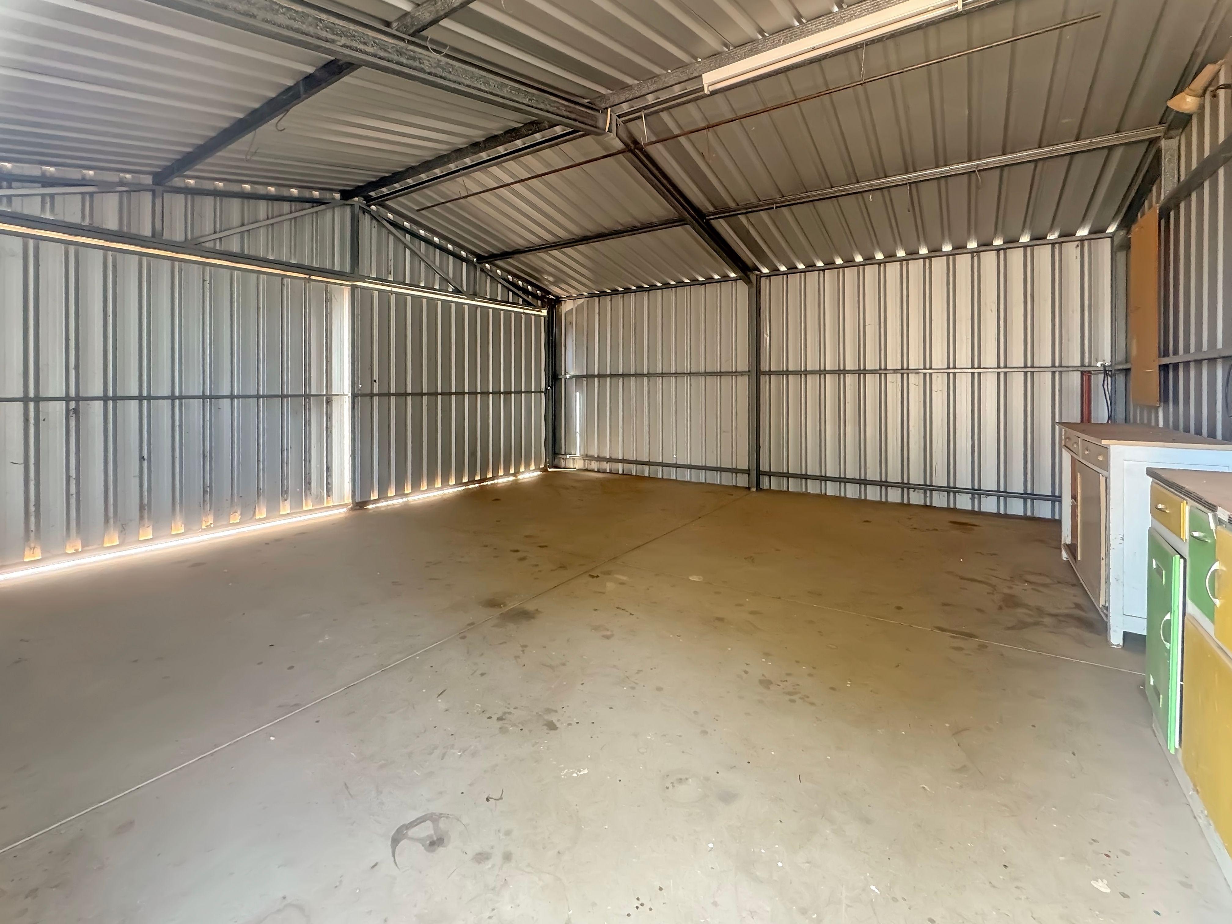 Neat 2 bedroom home close to all local amenities