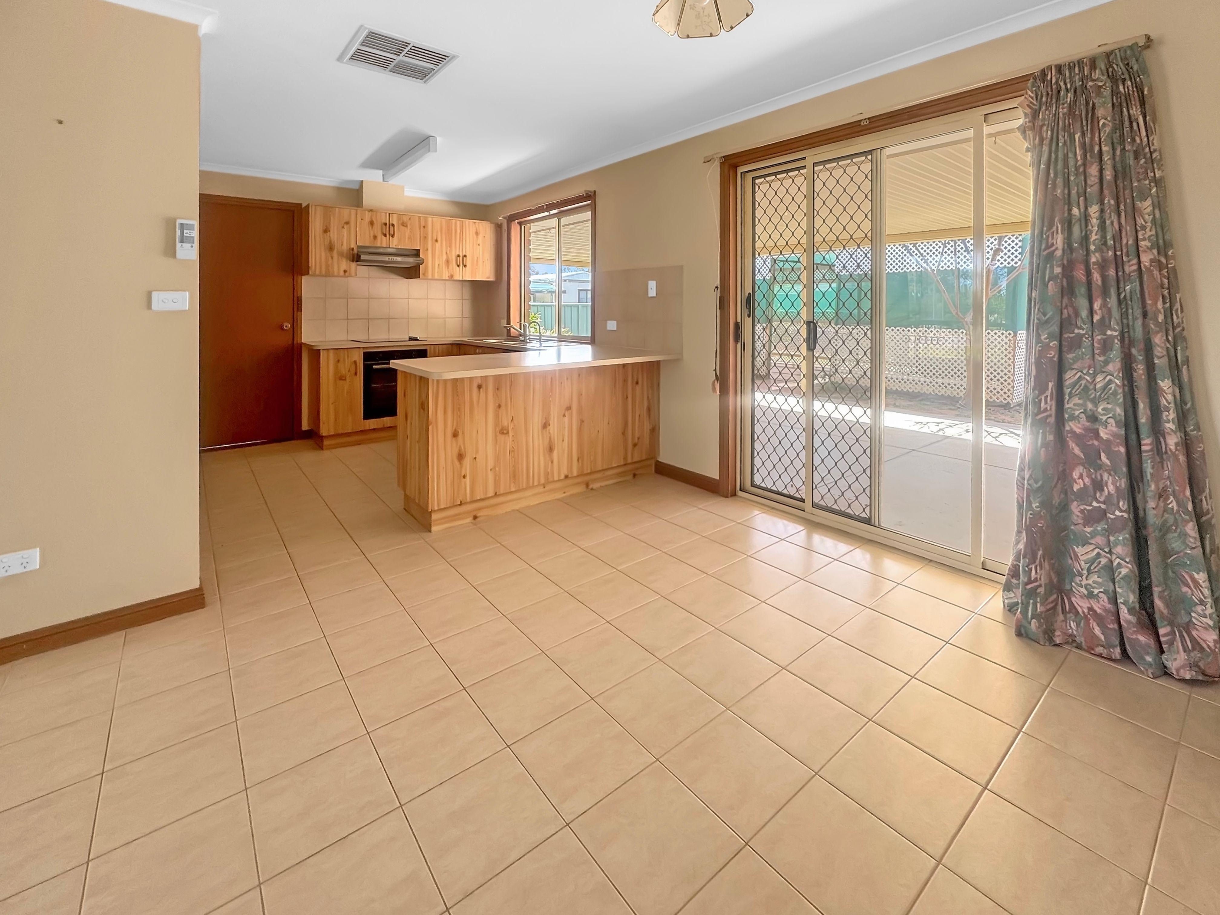 Neat 2 bedroom home close to all local amenities