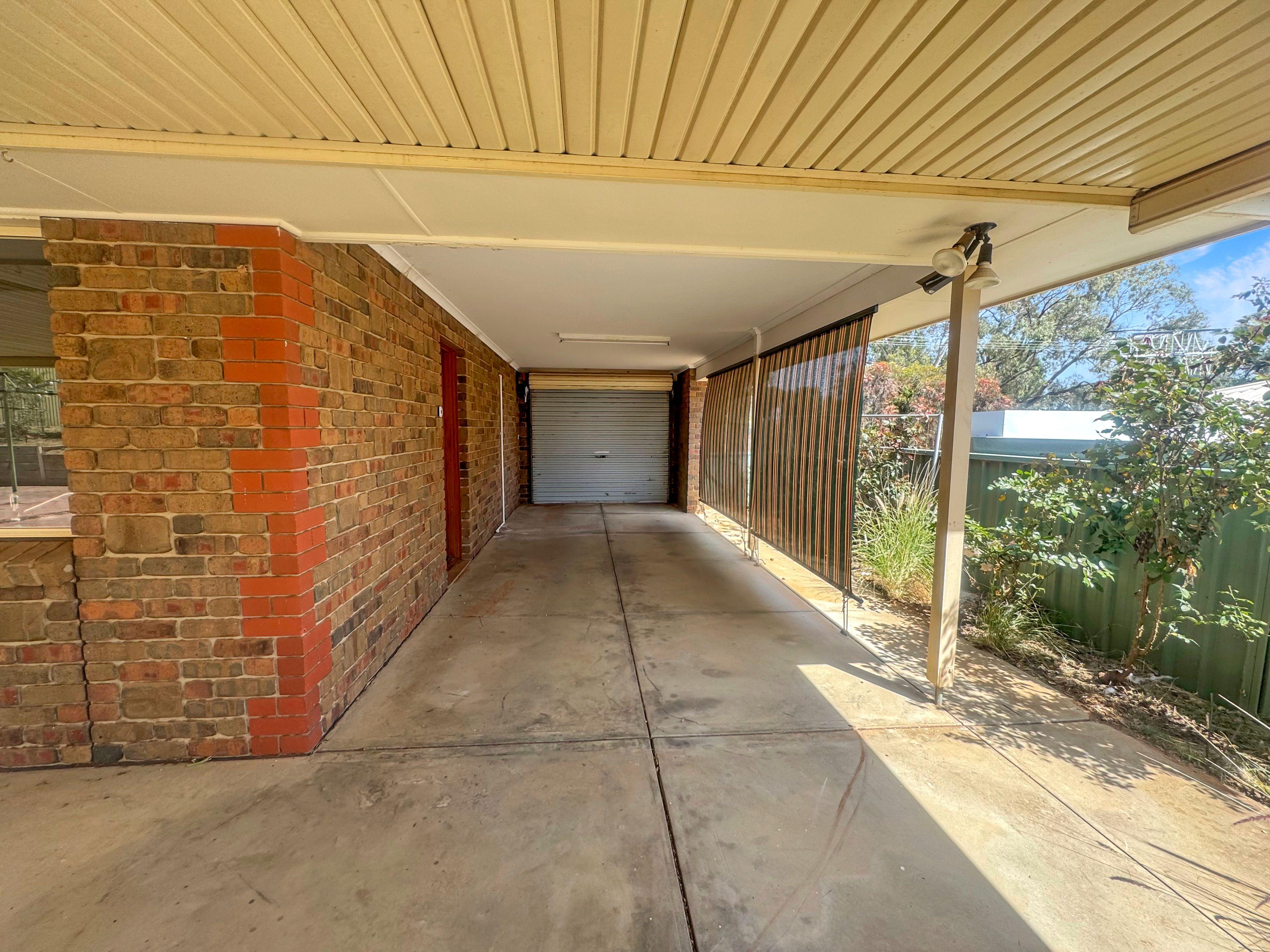 Neat 2 bedroom home close to all local amenities
