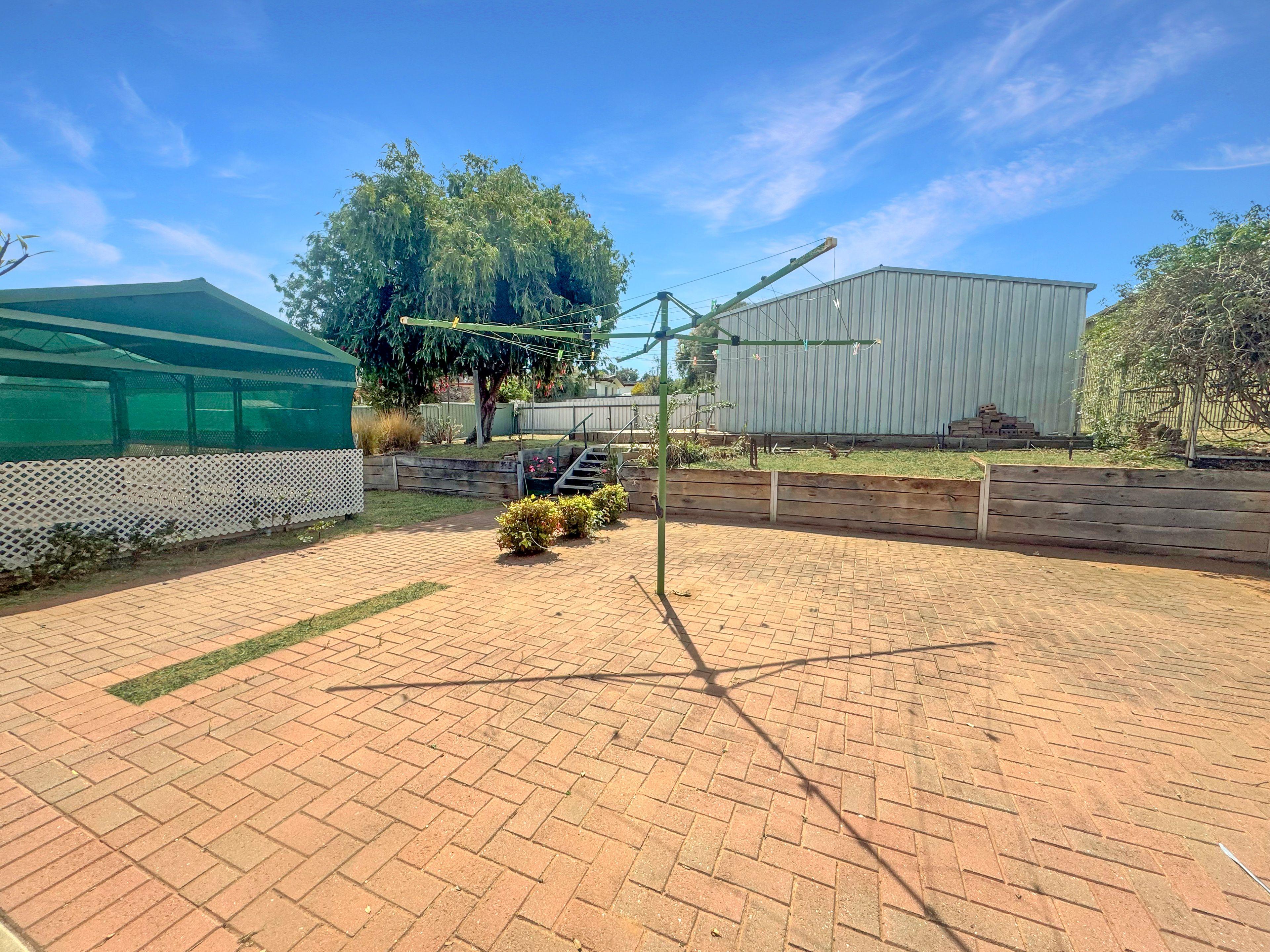 Neat 2 bedroom home close to all local amenities