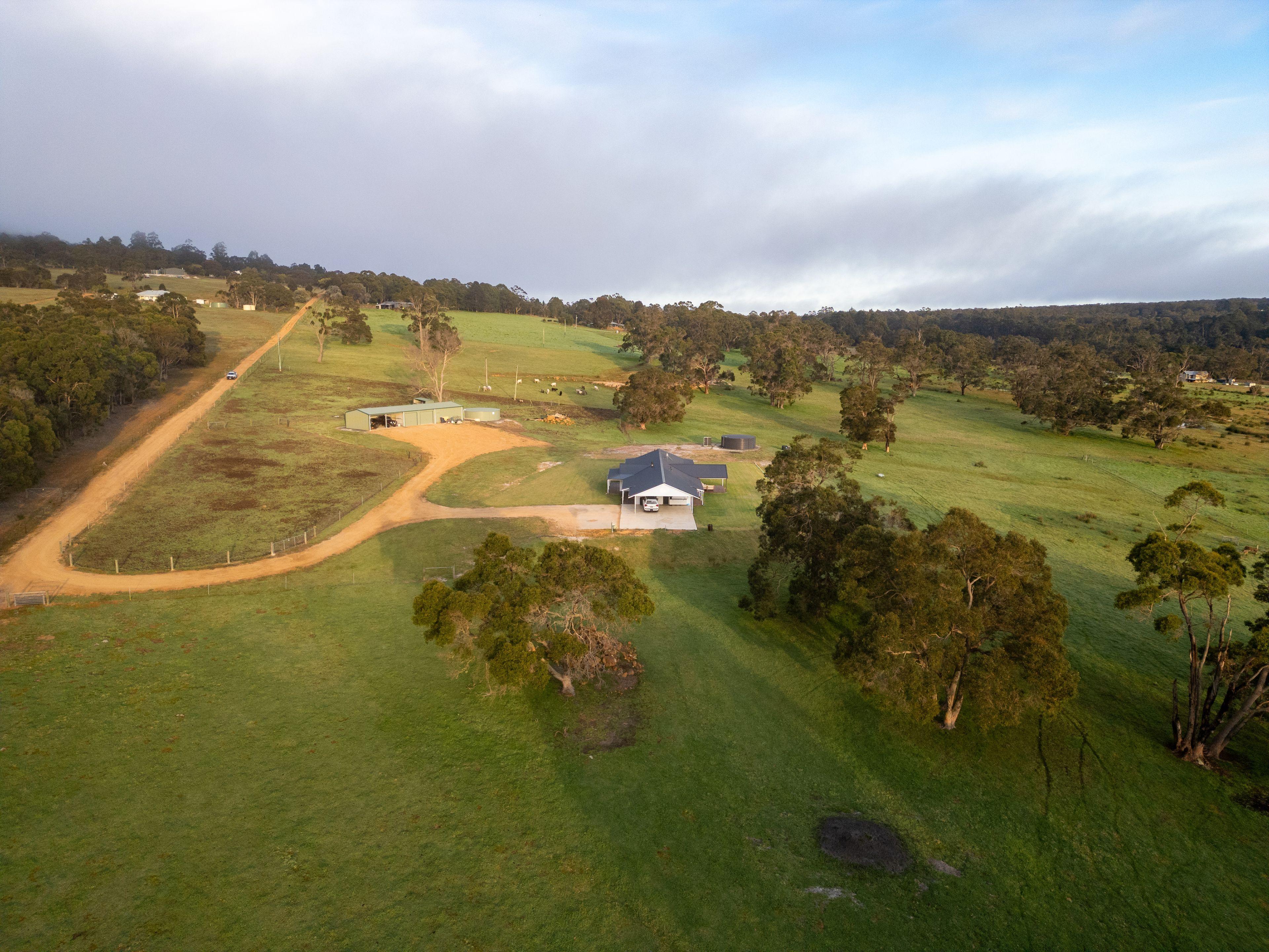 Immaculate Rural Lifestyle Property With Stunning Home.