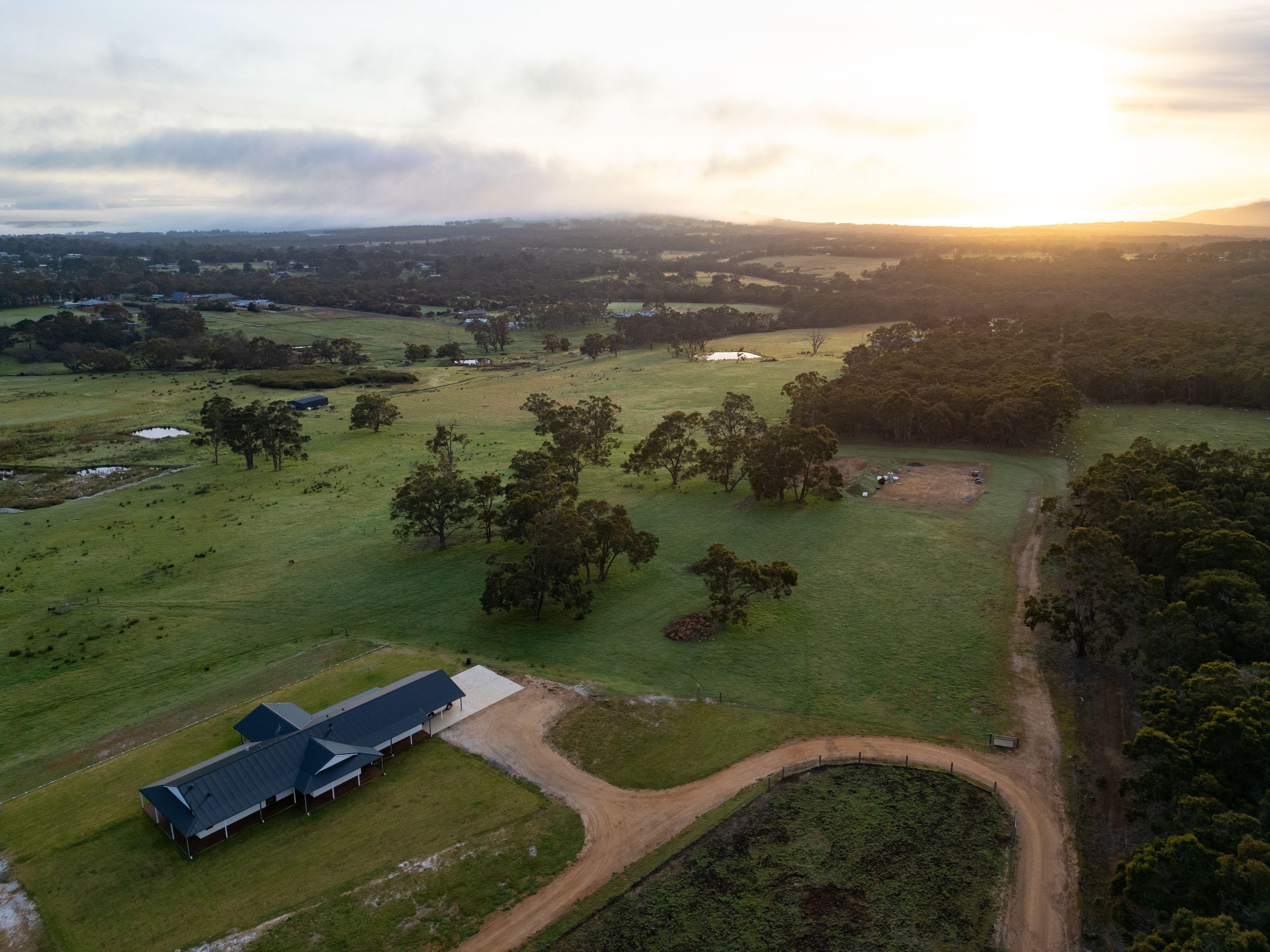 Immaculate Rural Lifestyle Property With Stunning Home.