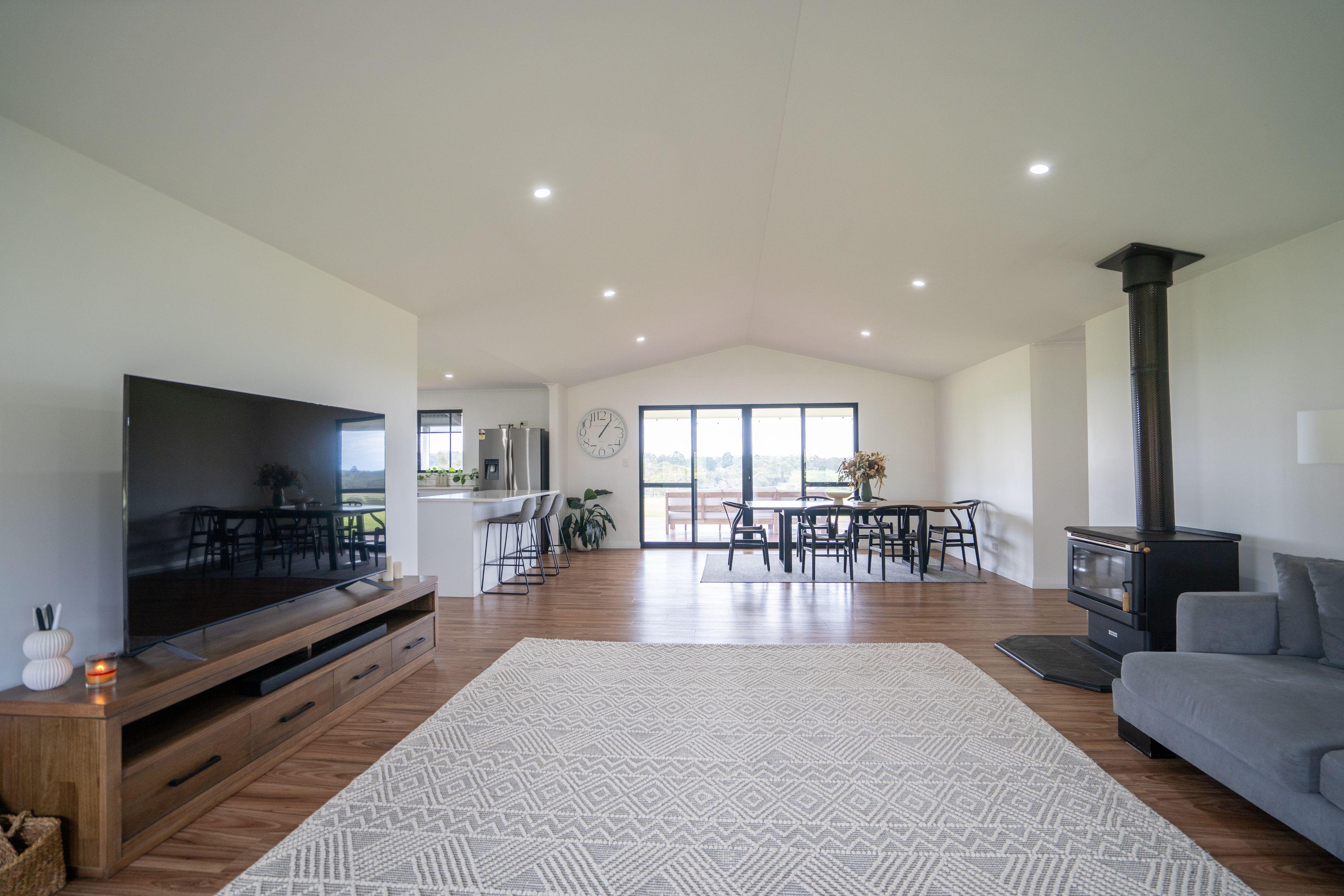 Immaculate Rural Lifestyle Property With Stunning Home.