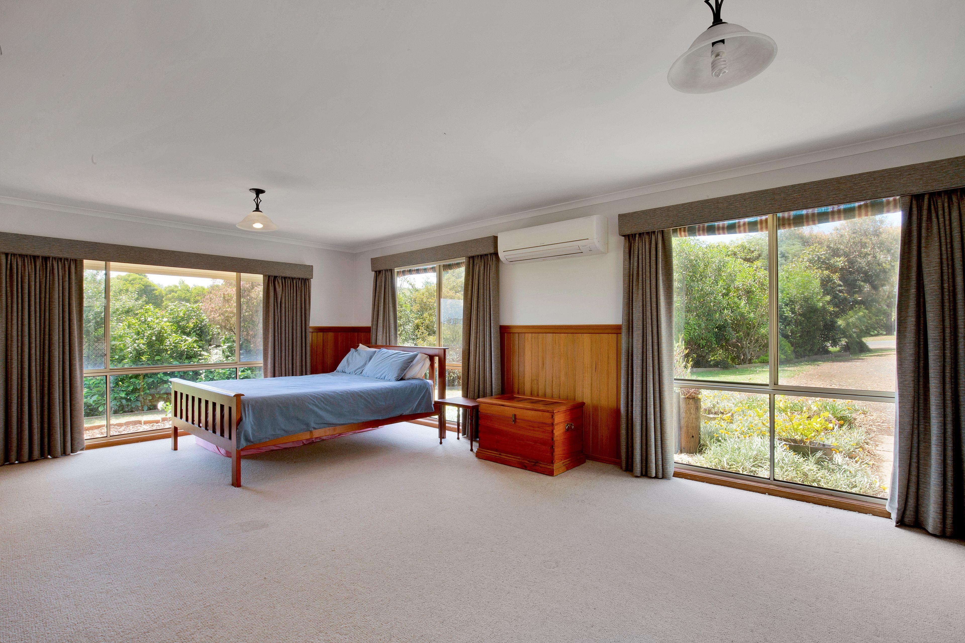 Peaceful country living with town convenience
