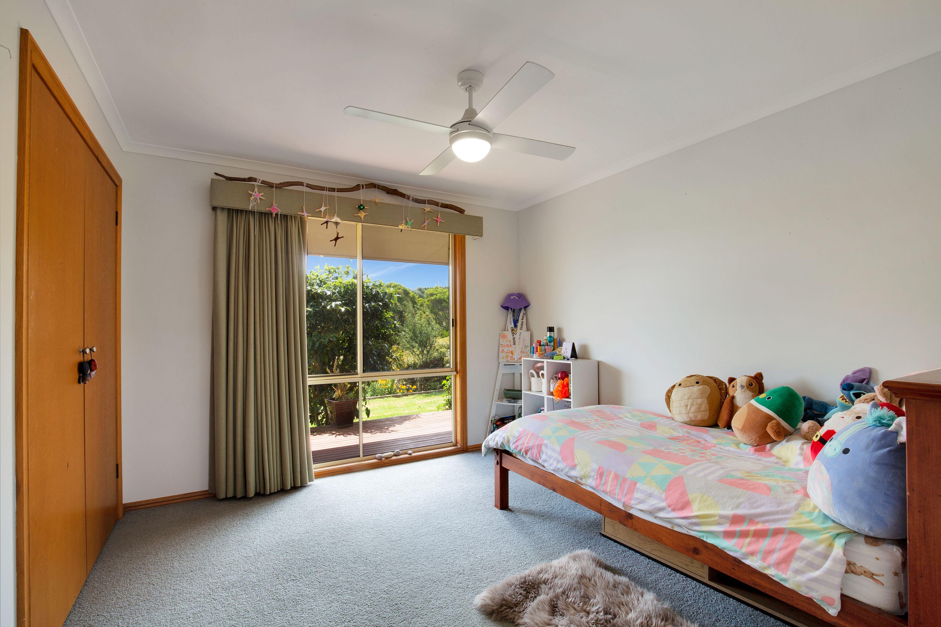 Peaceful country living with town convenience