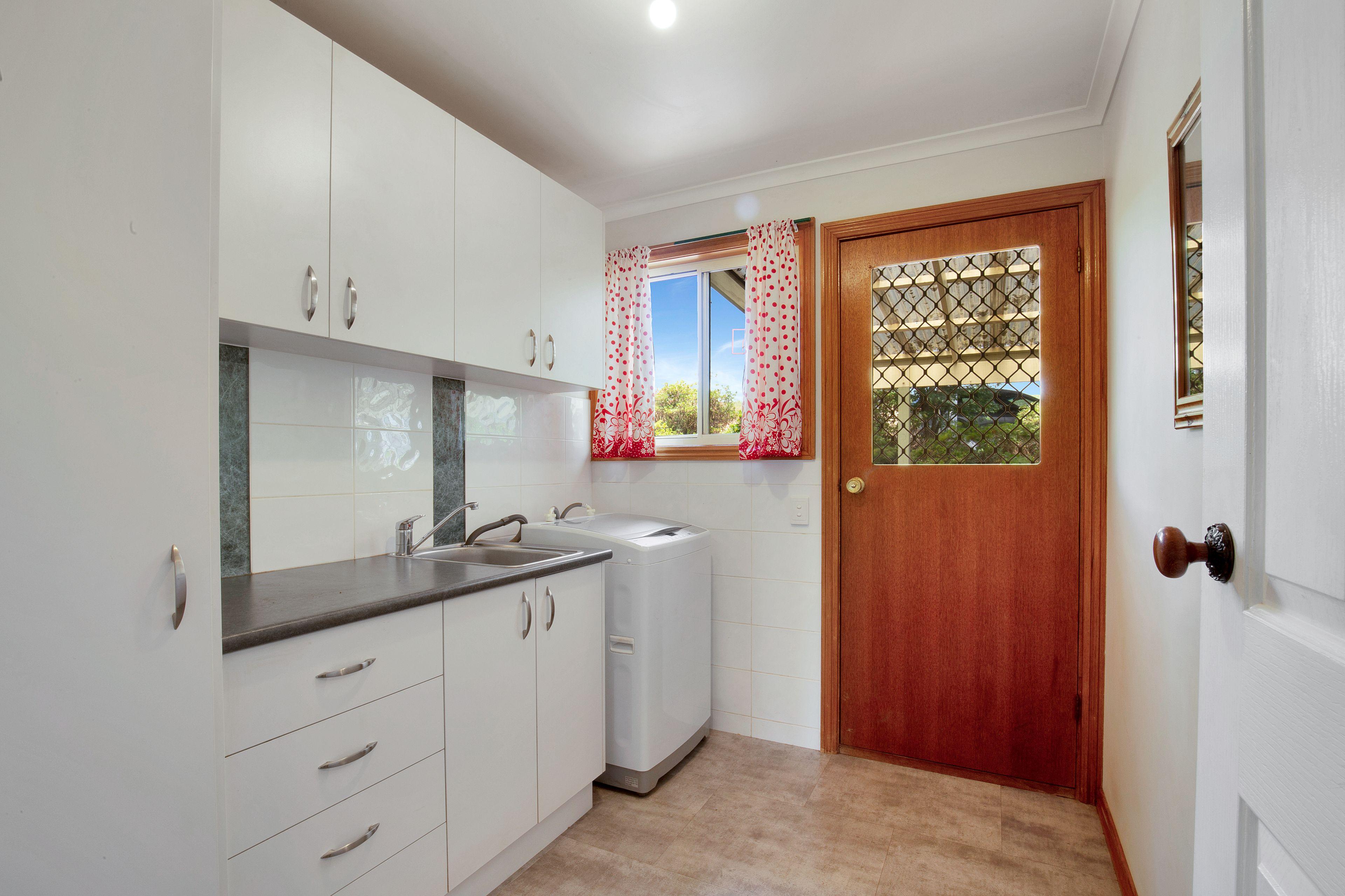 Peaceful country living with town convenience