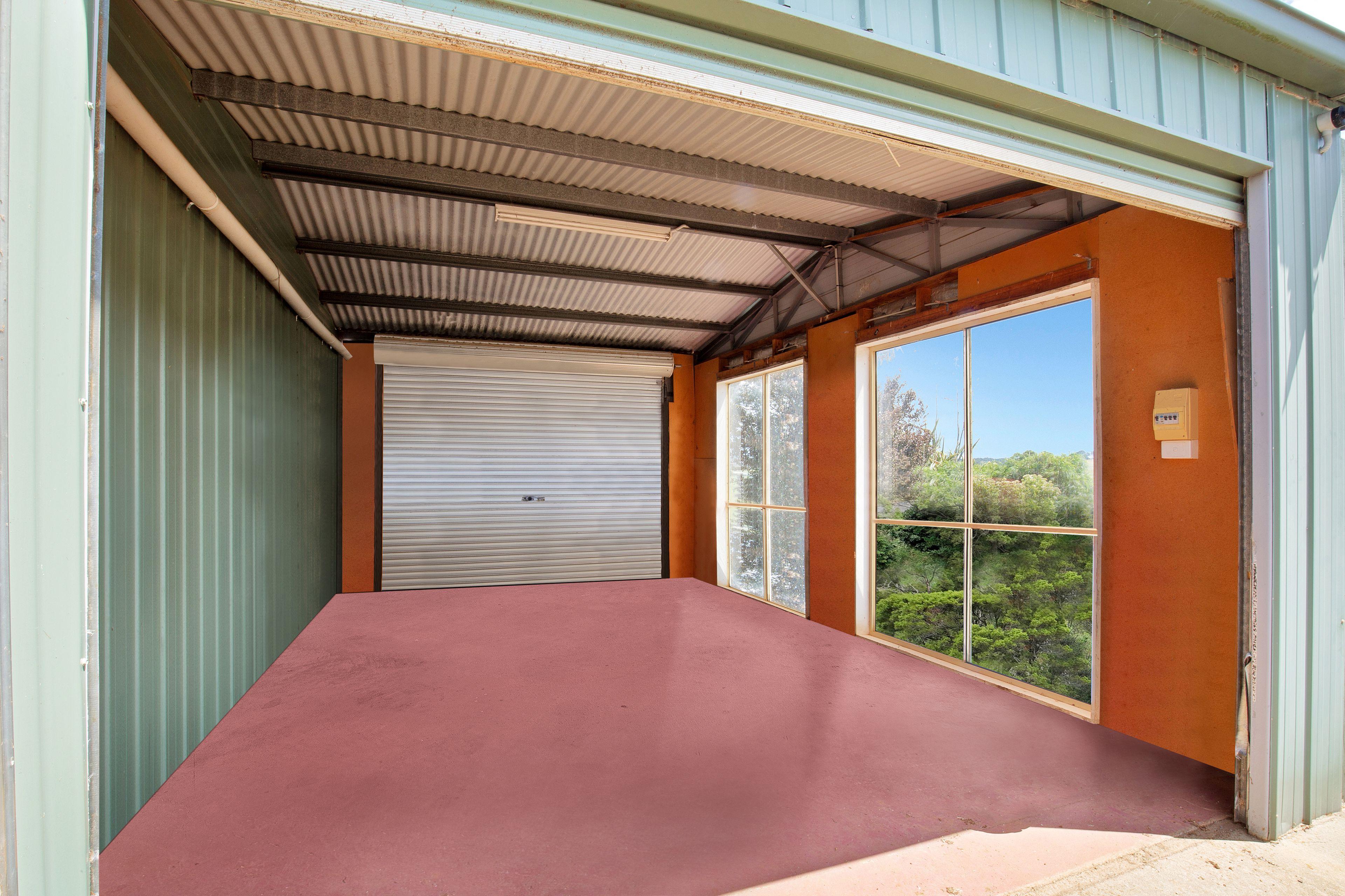 Peaceful country living with town convenience
