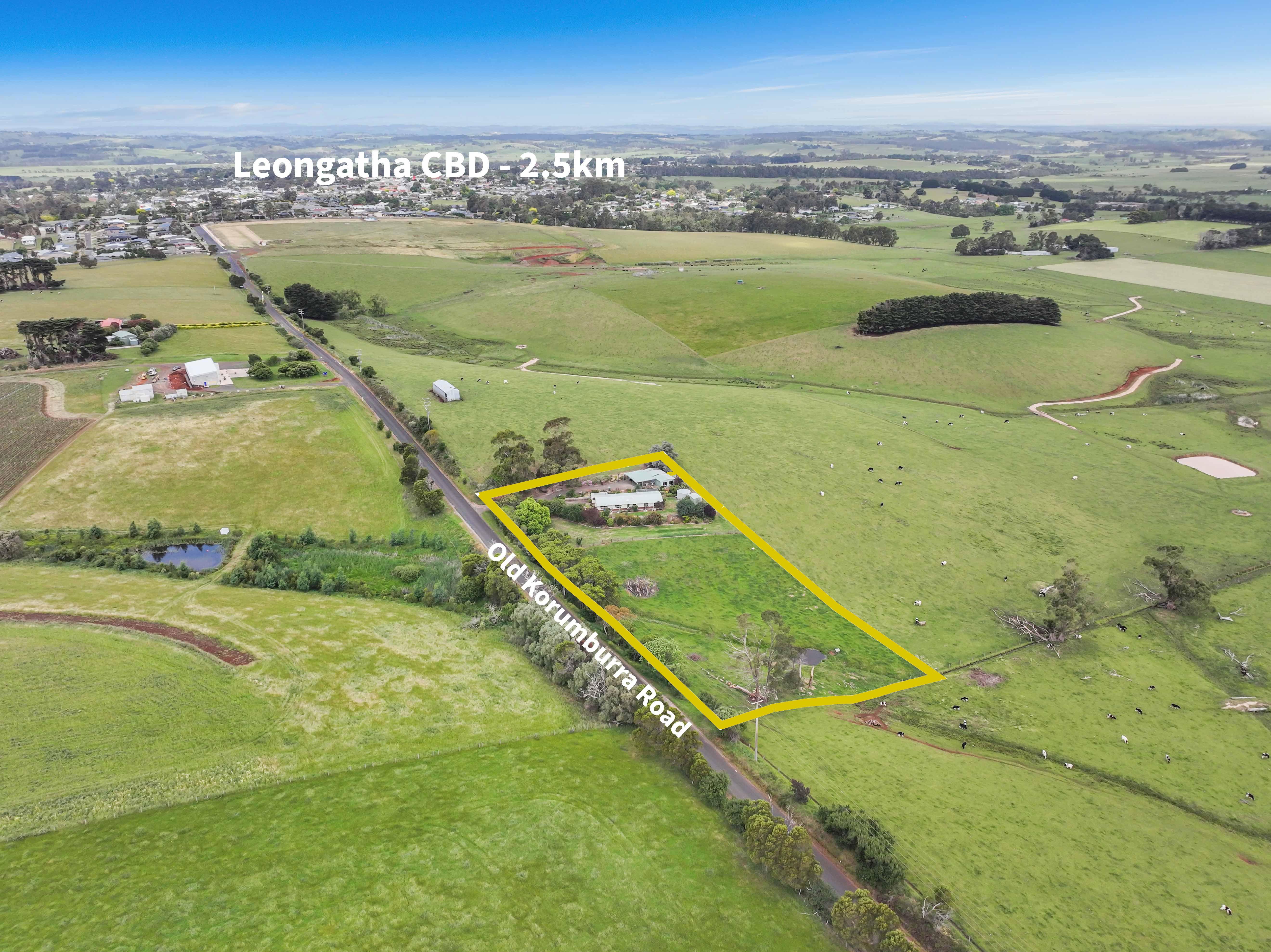 Peaceful country living with town convenience