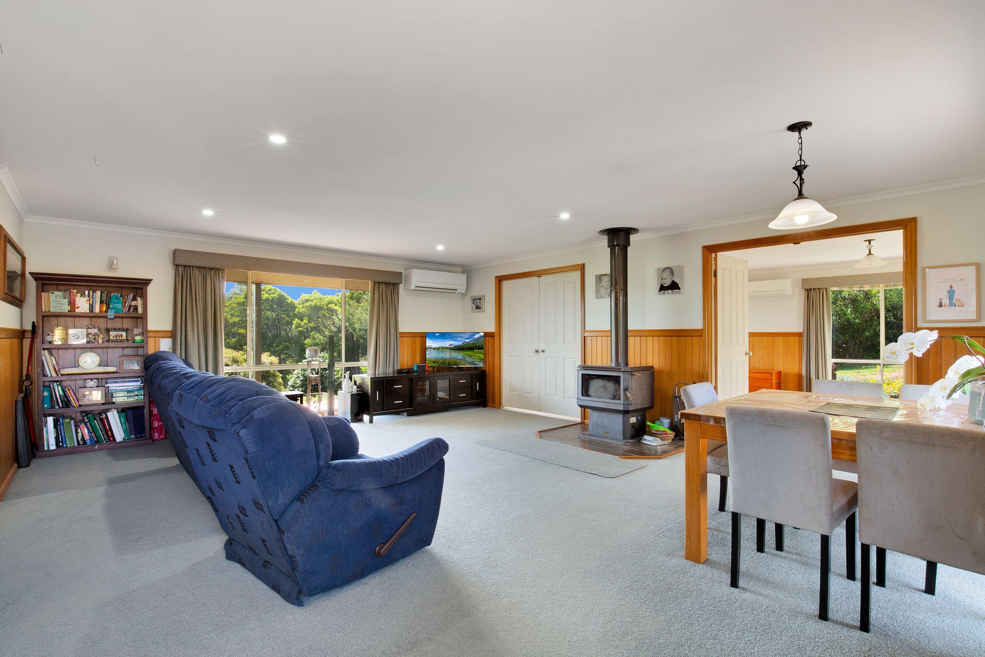 Peaceful country living with town convenience