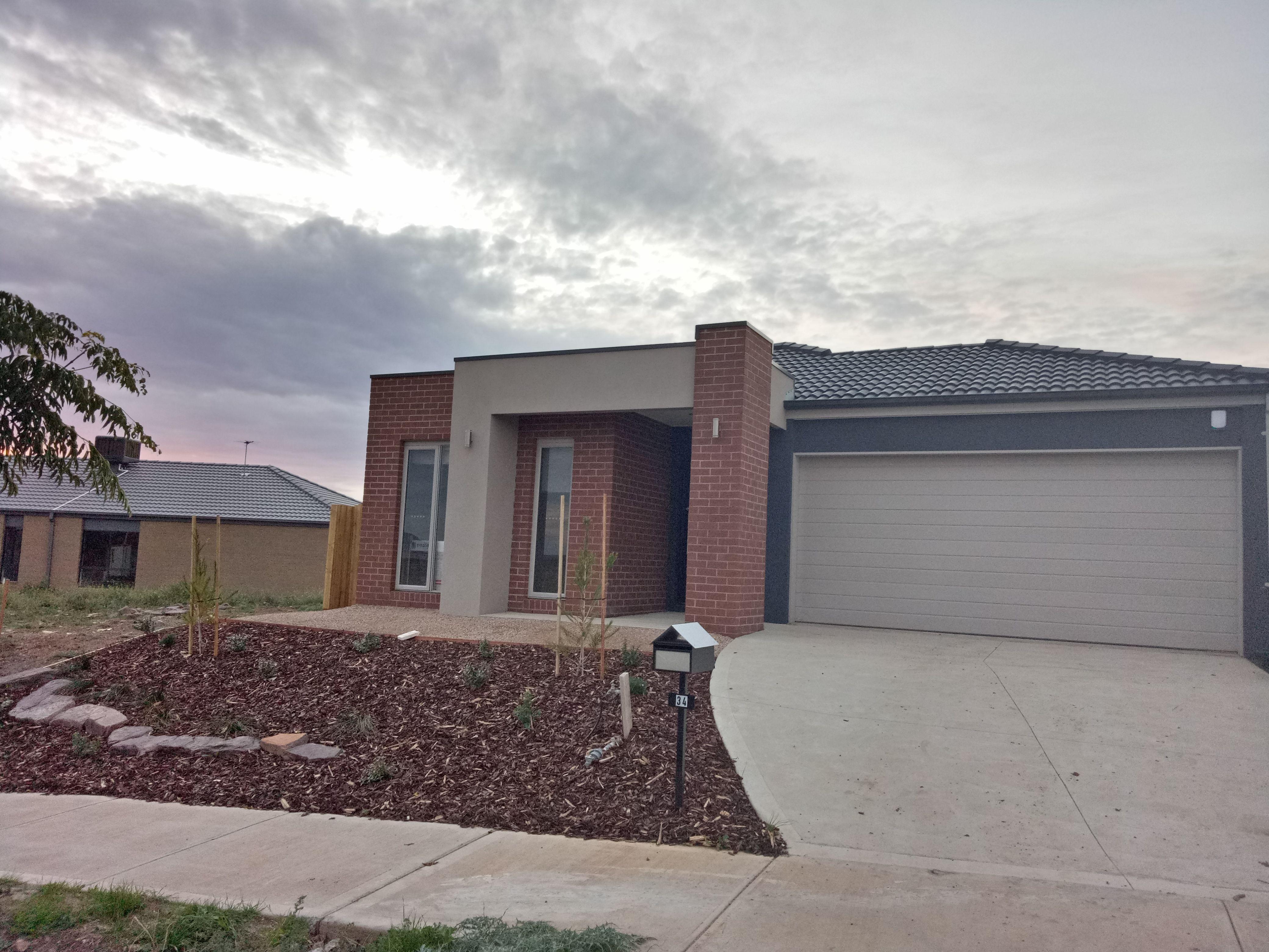 Prop-GPT: House: VIC Tarneit, VIC 3029 Home For Rent