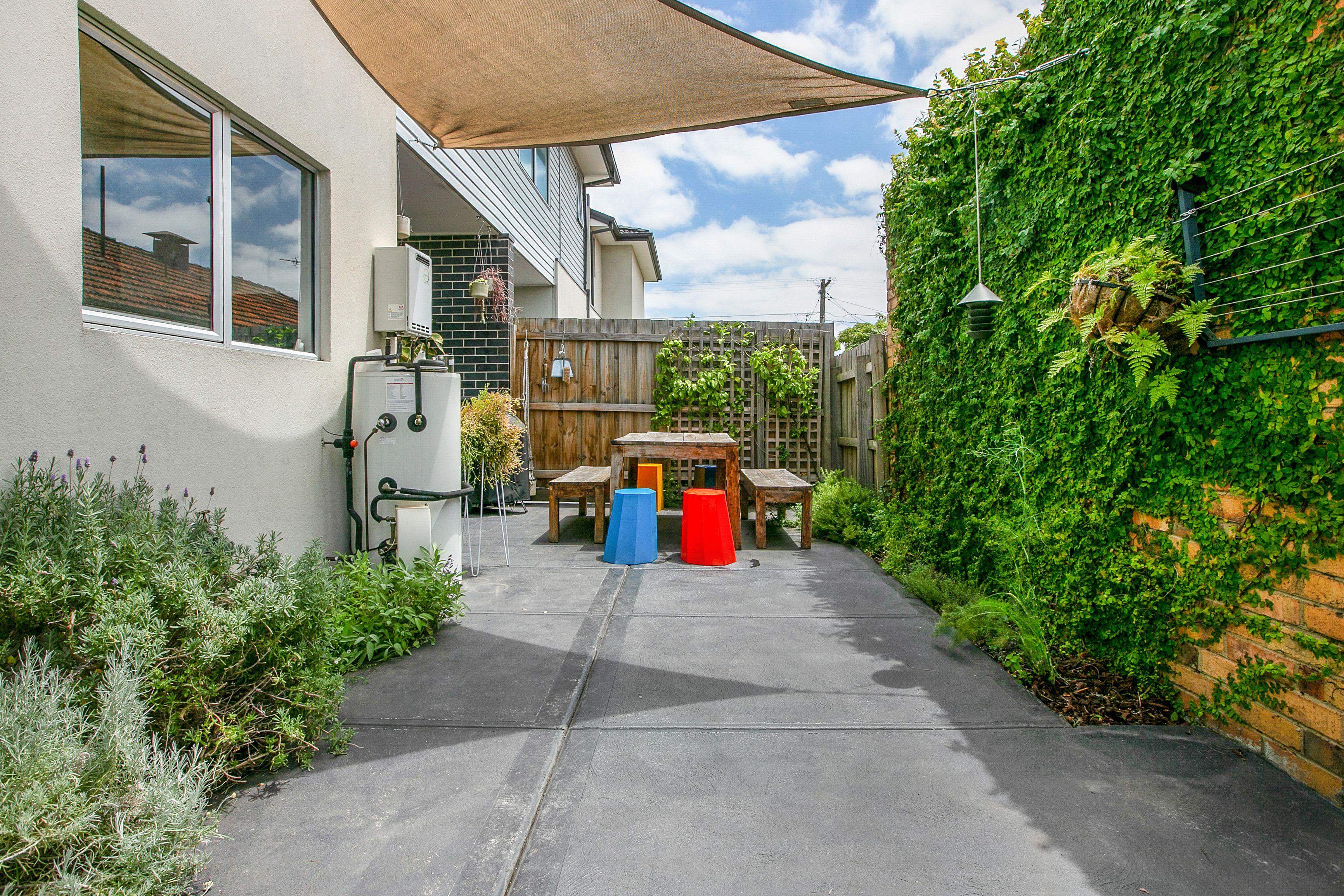 Comfort And Style In A Prime Location!