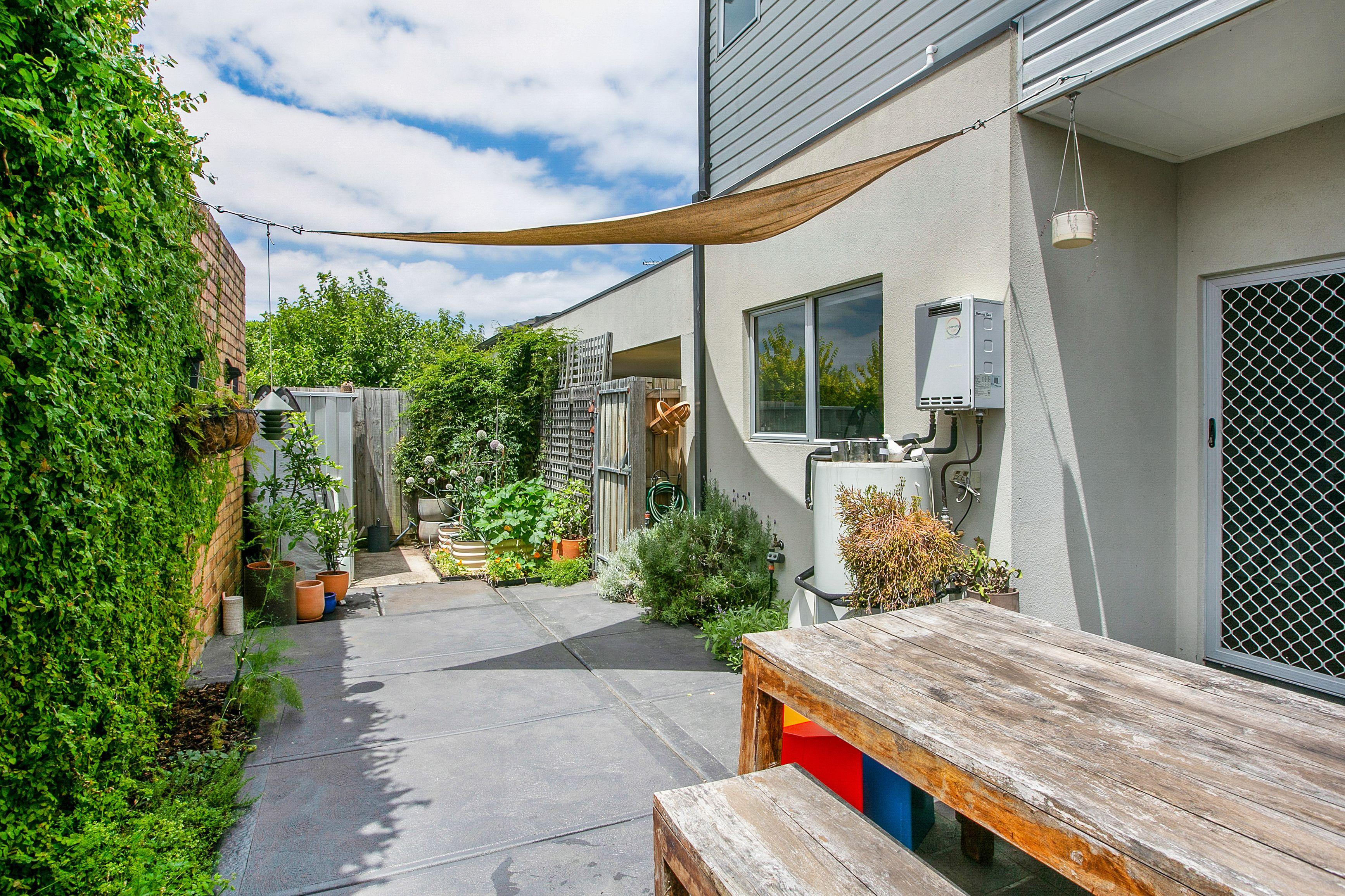 Comfort And Style In A Prime Location!