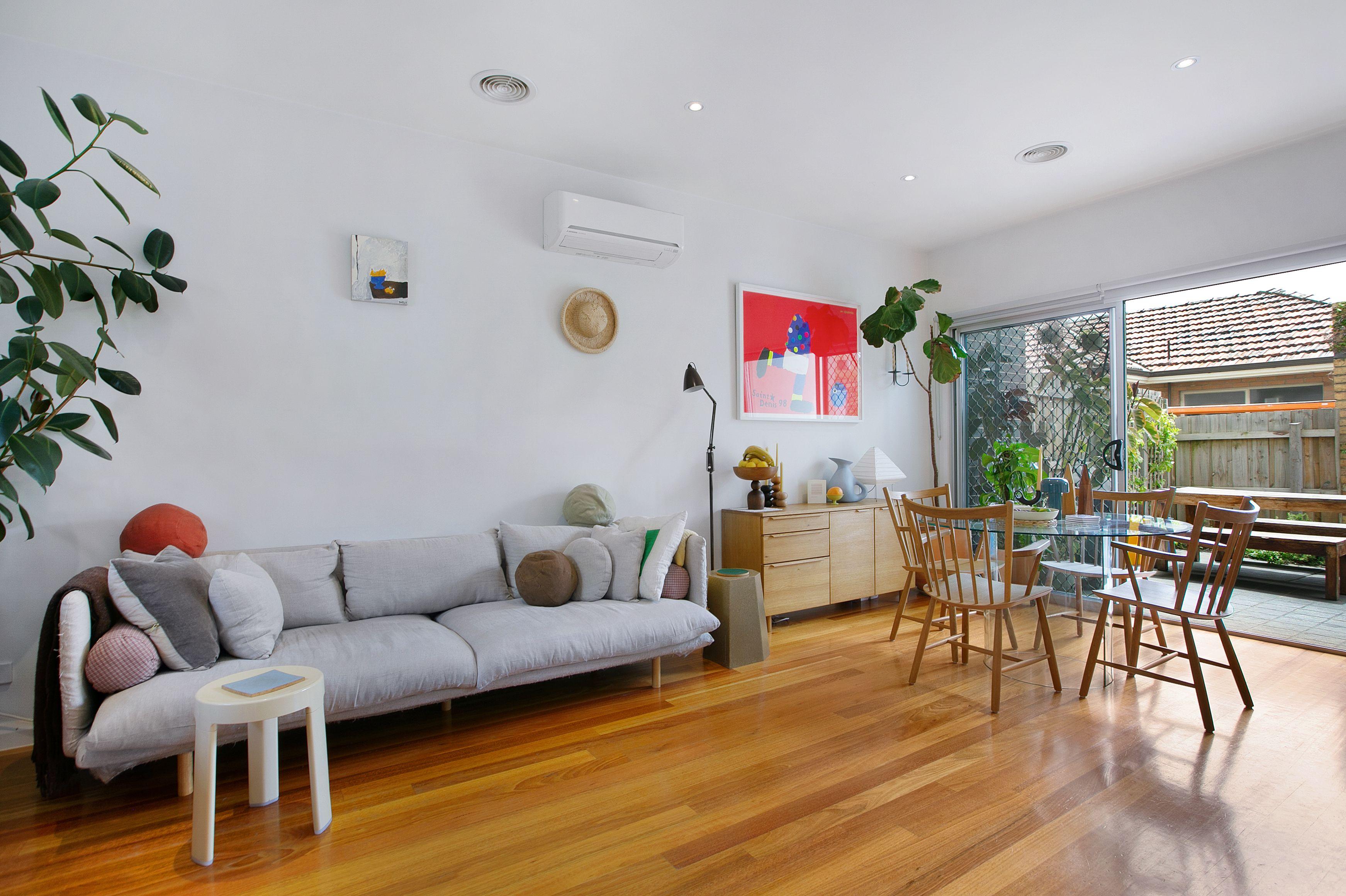 Comfort And Style In A Prime Location!