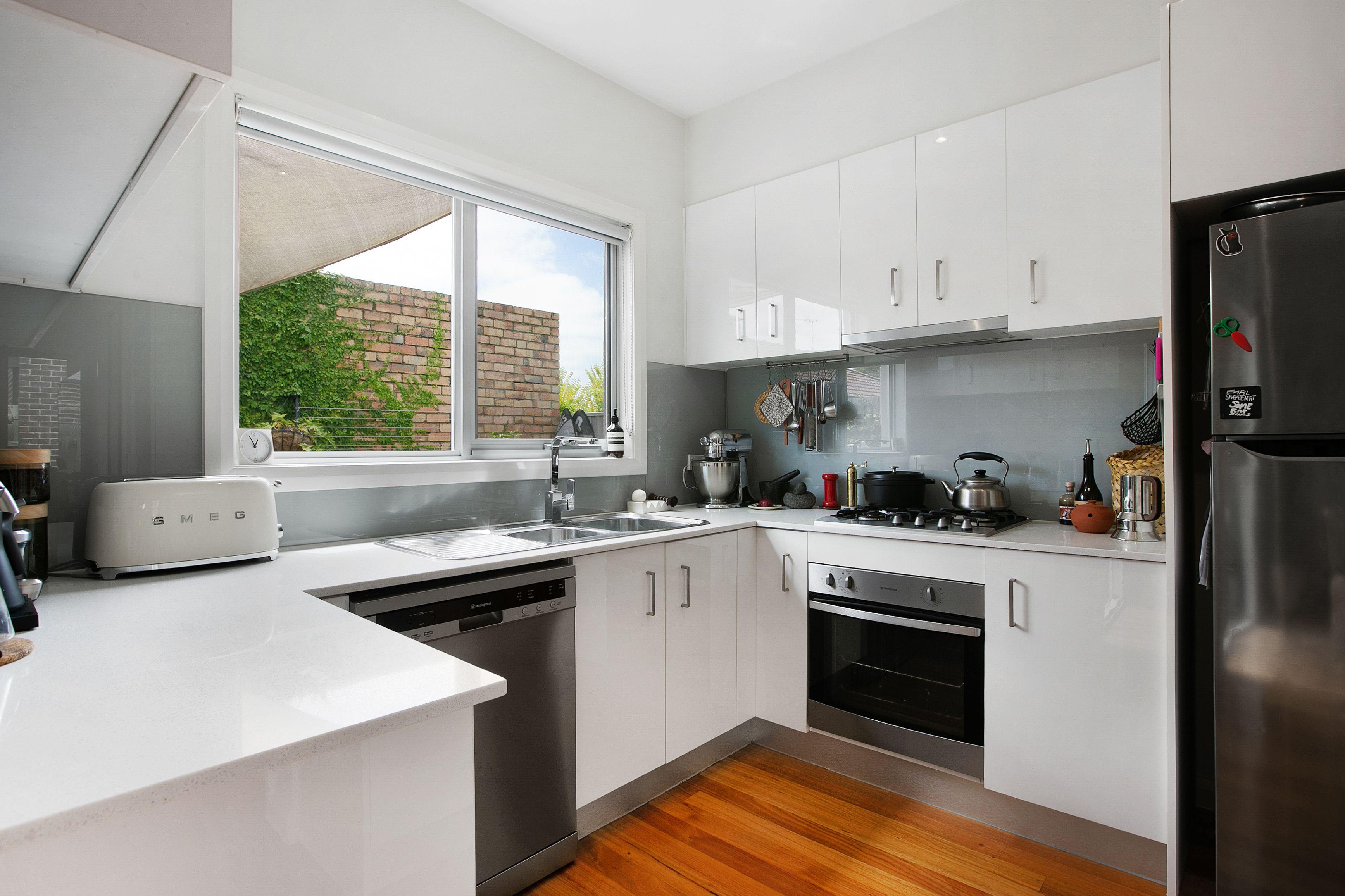 Comfort And Style In A Prime Location!