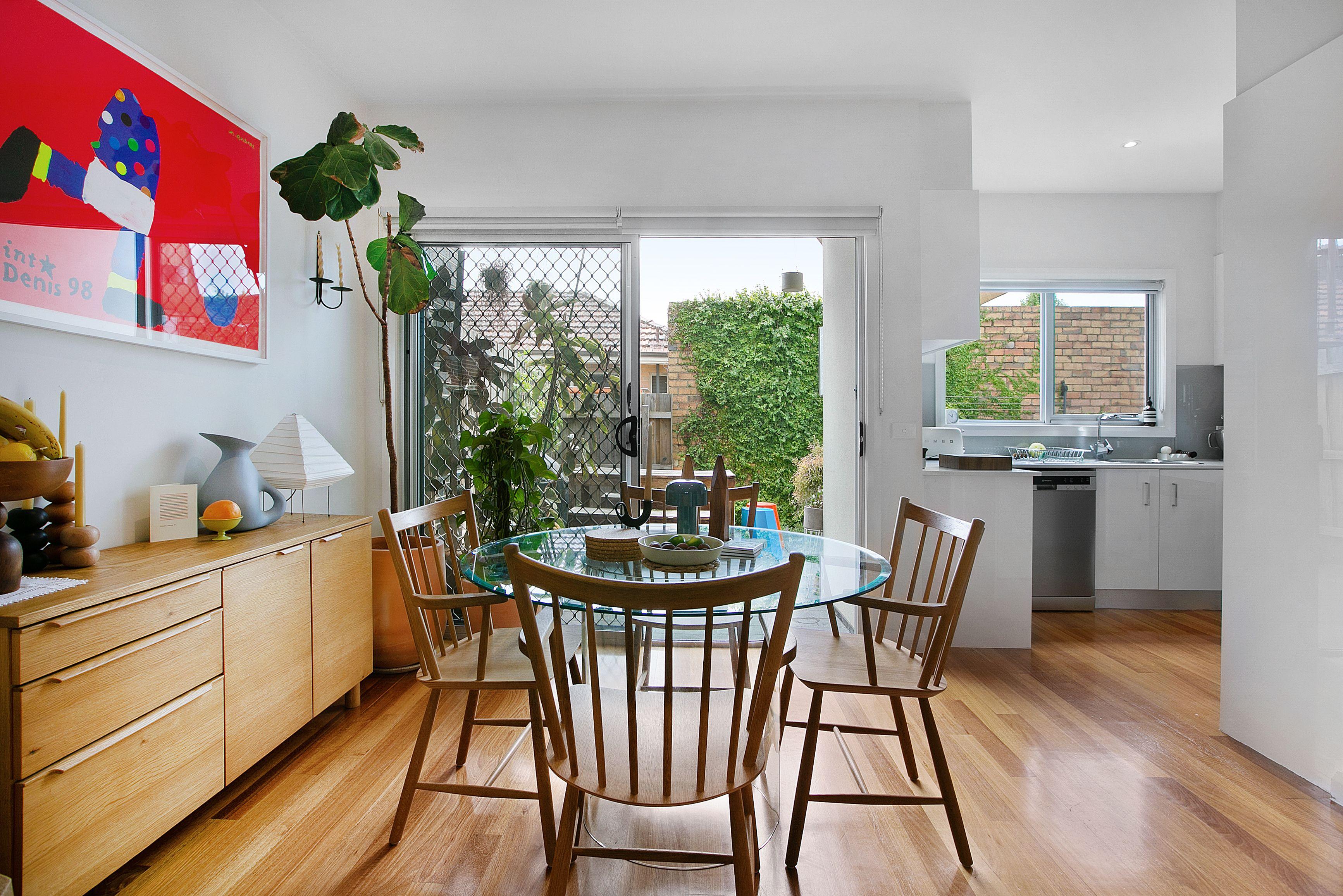 Comfort And Style In A Prime Location!