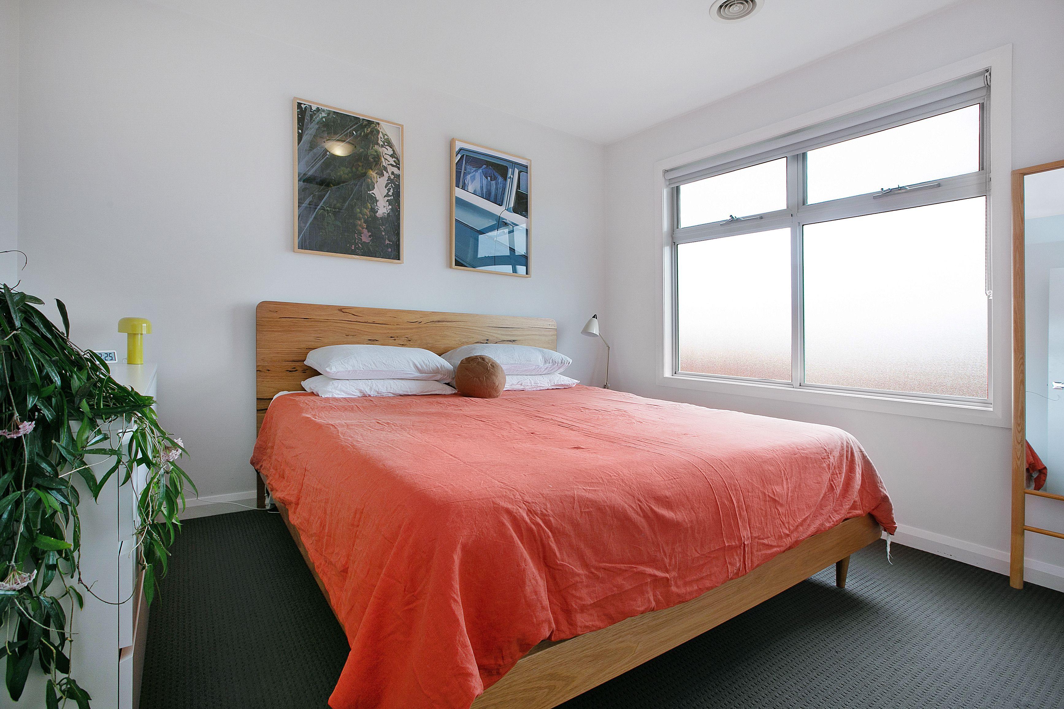 Comfort And Style In A Prime Location!